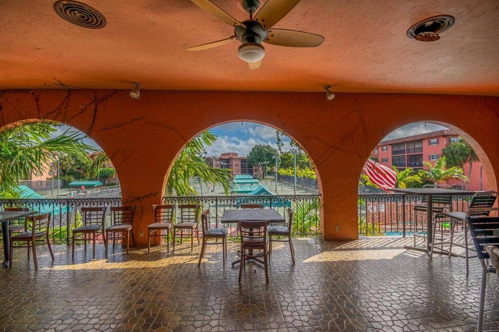 610 TENNIS CLUB Drive, #305, Fort Lauderdale, FL 33311 GetMedia (3)