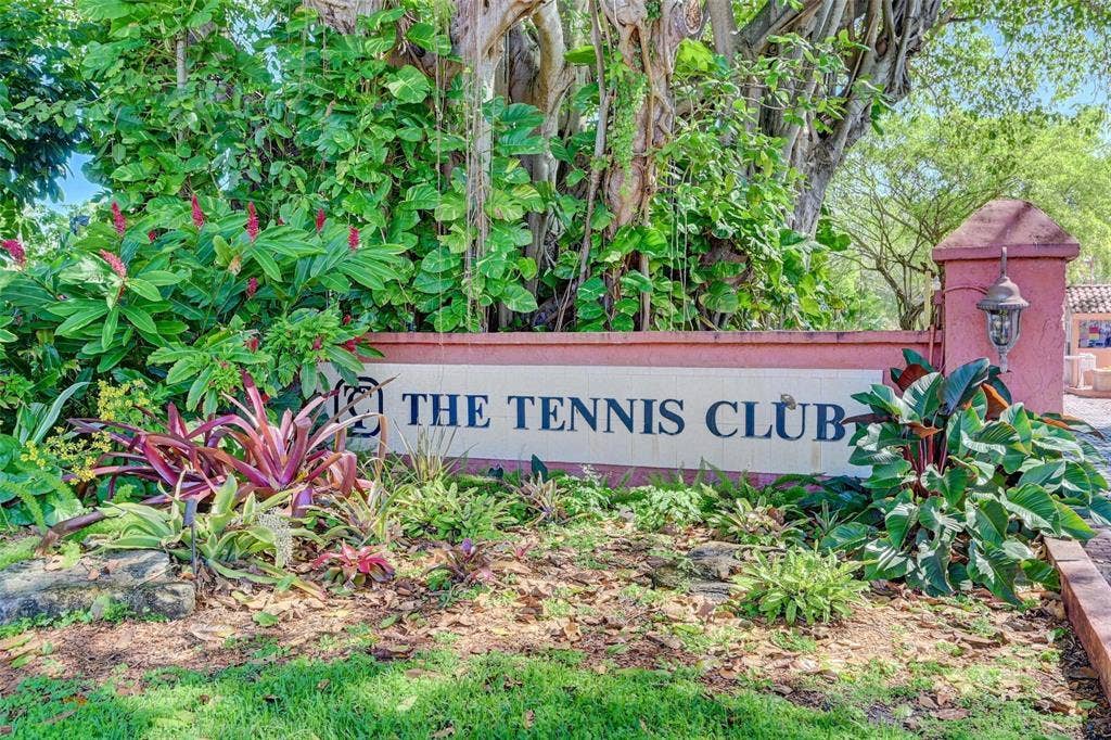 610 TENNIS CLUB Drive, #305, Fort Lauderdale, FL 33311 GetMedia