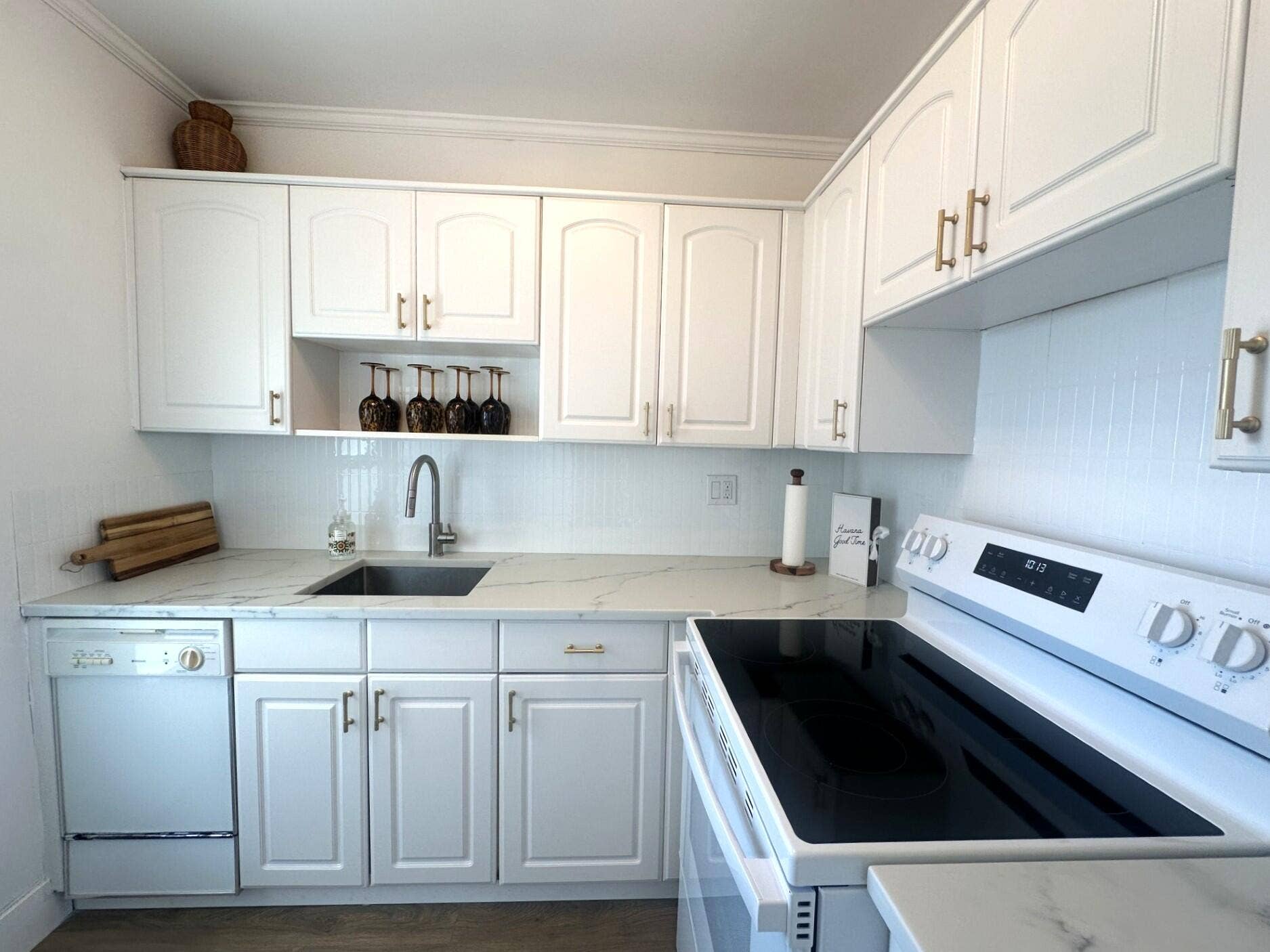2555 NE 11th Street, #804, Fort Lauderdale, FL 33304 Kitchen