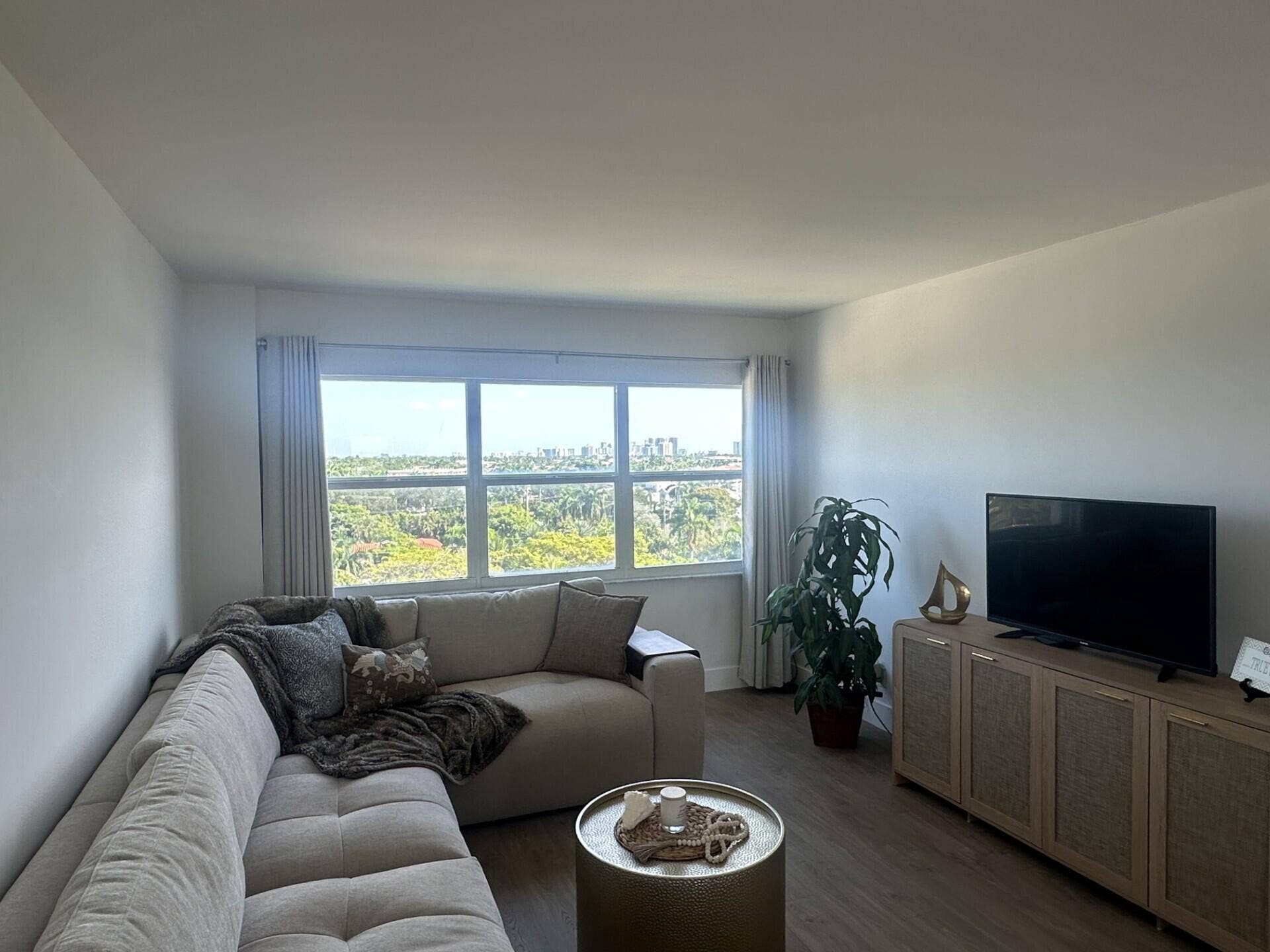 2555 NE 11th Street, #804, Fort Lauderdale, FL 33304 Living Room View