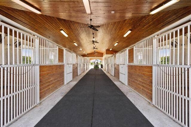 14168 Belmont Trace, Wellington, FL 33414 Barn Aisle