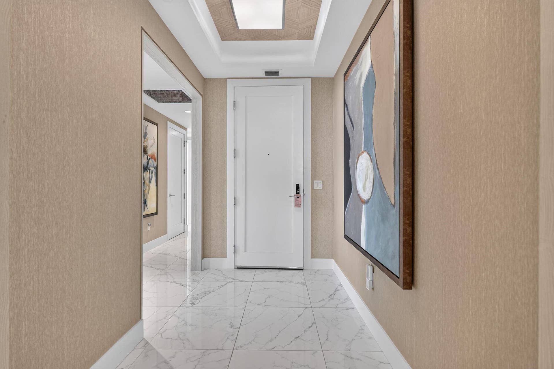 1 Water Club Way, #1904, North Palm Beach, FL 33408 Front Hallway