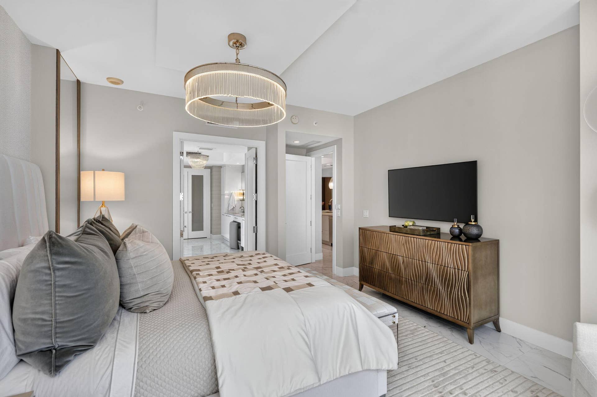 1 Water Club Way, #1904, North Palm Beach, FL 33408 primary bedroom