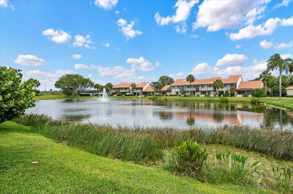 402 SEA OATS Drive, #F, Juno Beach, FL 33408 04-LUX0996