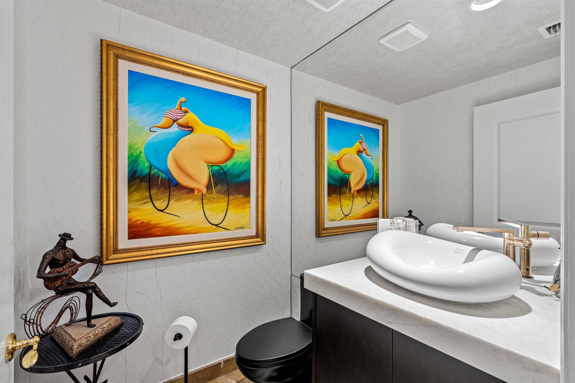 1063 Hillsboro Mile, #403, Hillsboro Beach, FL 33062 POWDER ROOM