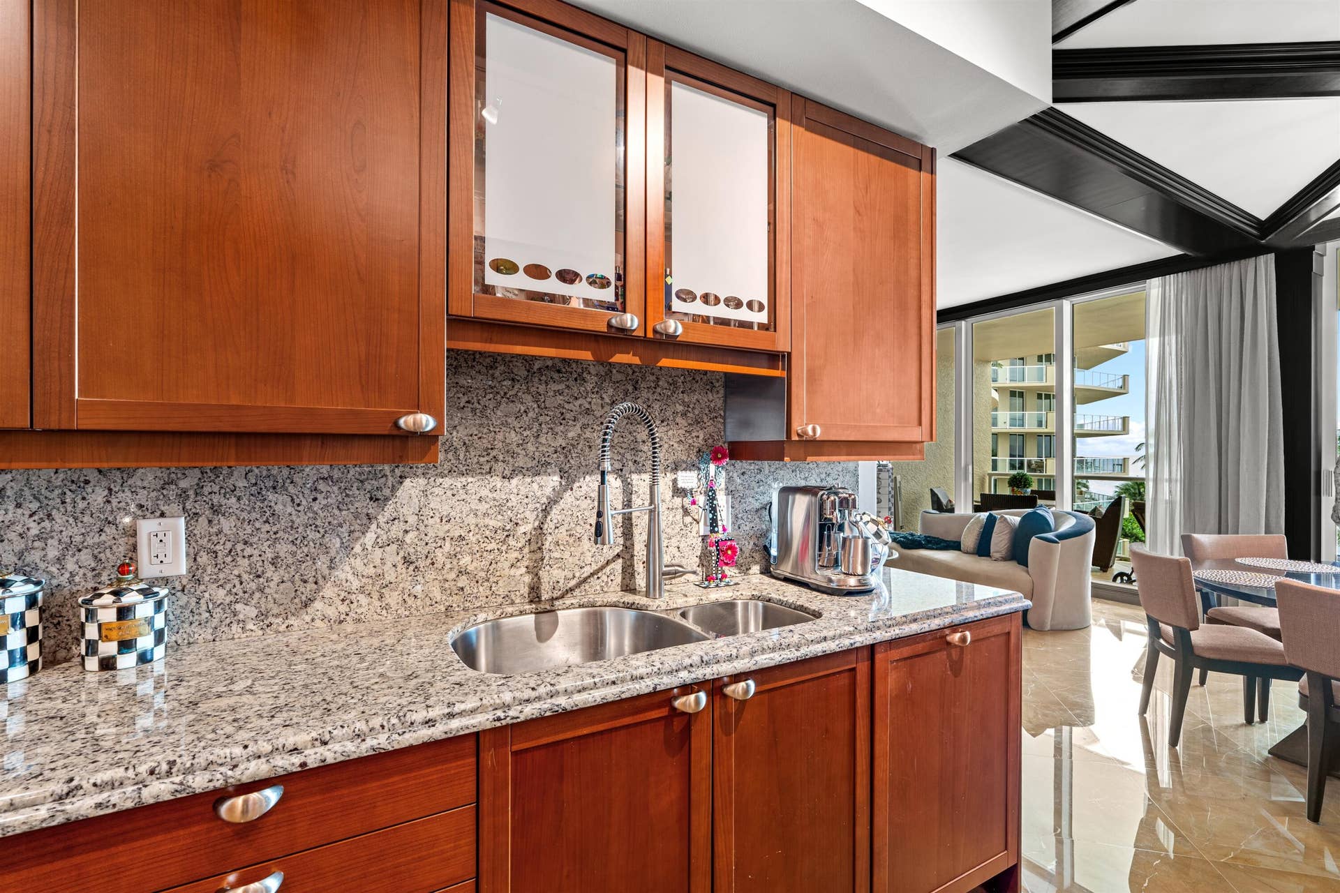1063 Hillsboro Mile, #403, Hillsboro Beach, FL 33062 KITCHEN