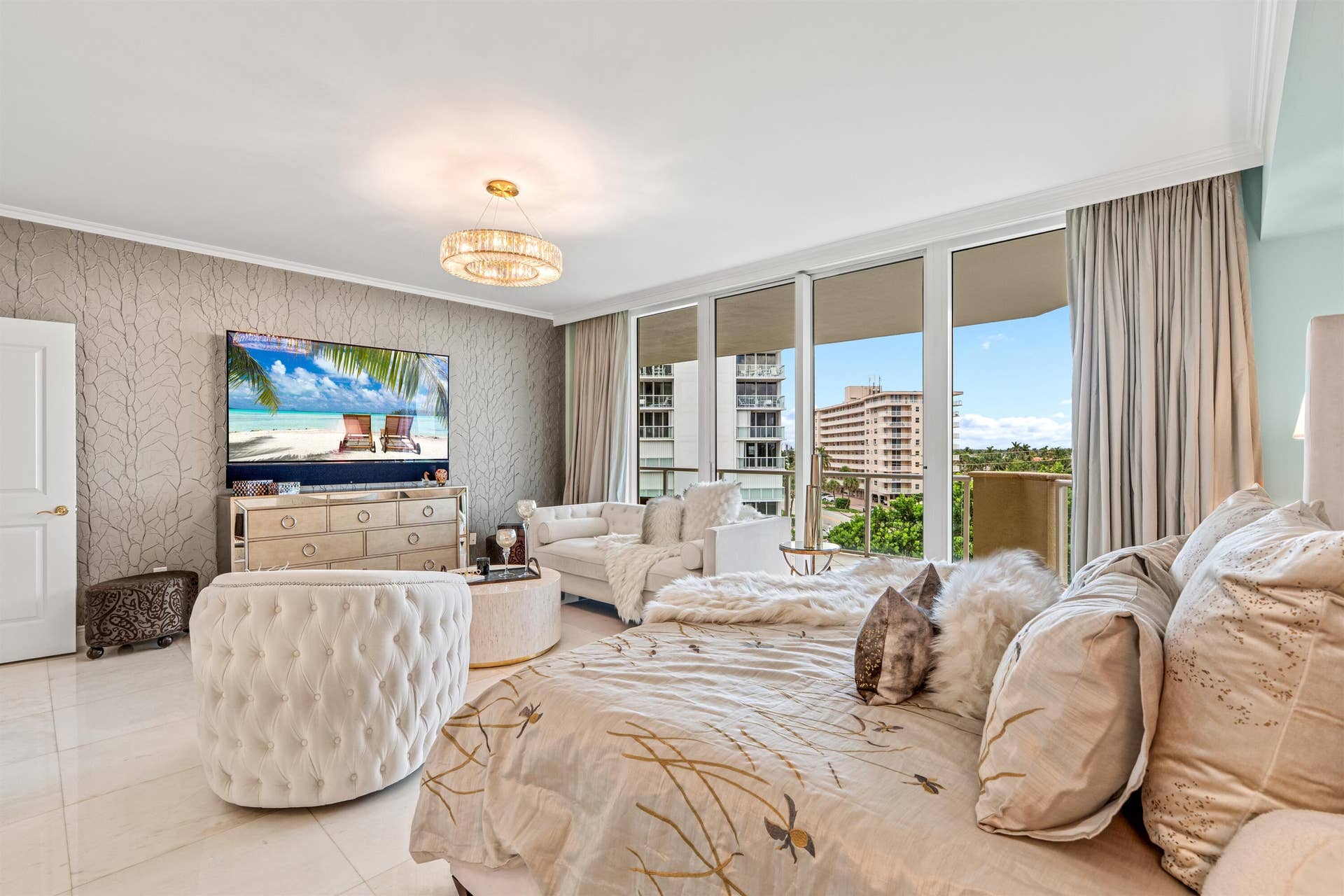 1063 Hillsboro Mile, #403, Hillsboro Beach, FL 33062 PRIMARY SUITE