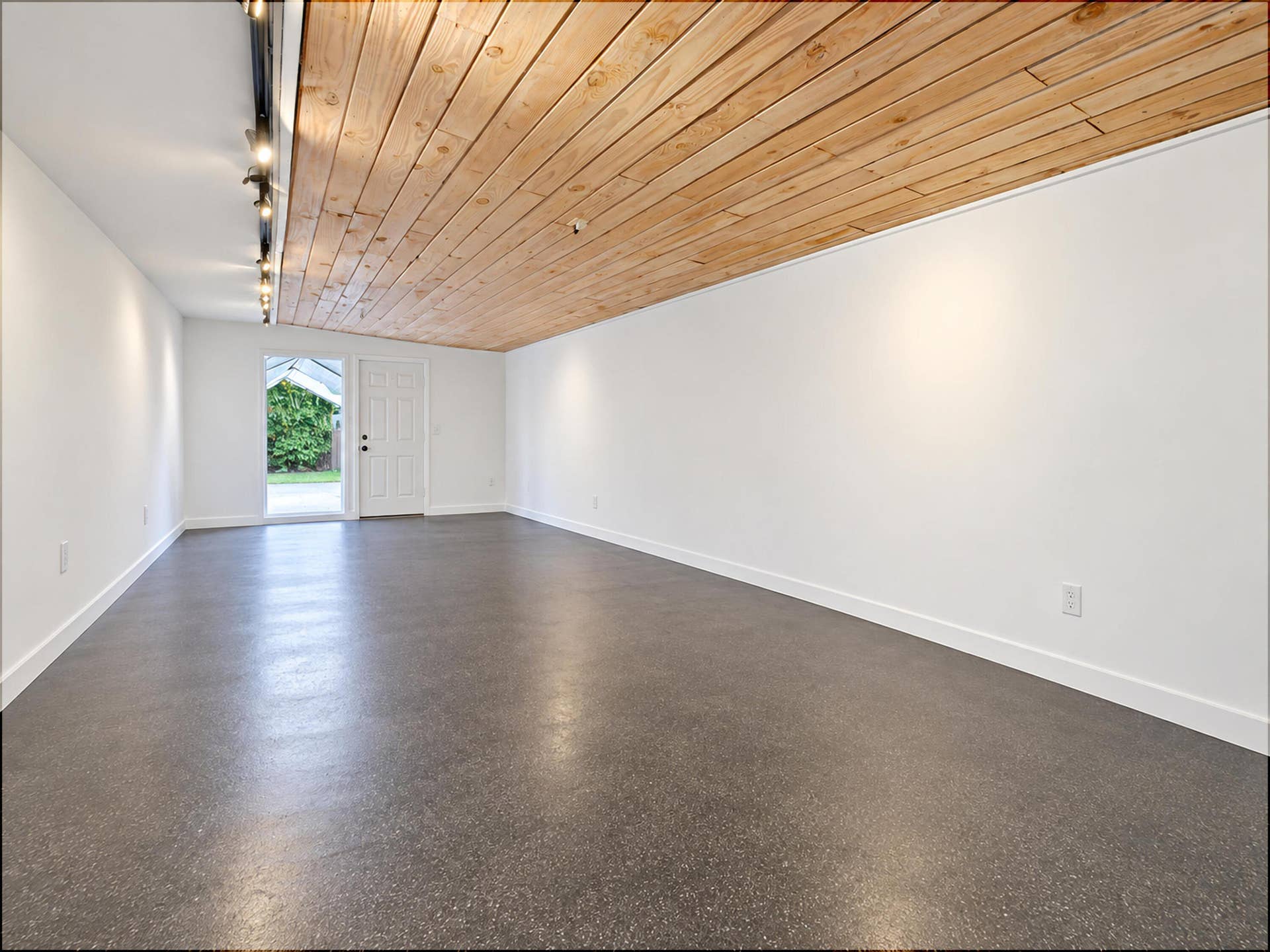4269 SW 50TH Street, Dania Beach, FL 33314 Man Cave-Empty