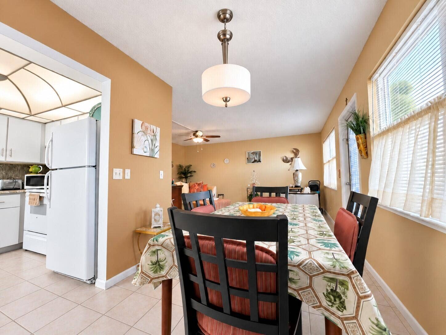 108 SOMERSET F, West Palm Beach, FL 33417 Gracious Dining Area
