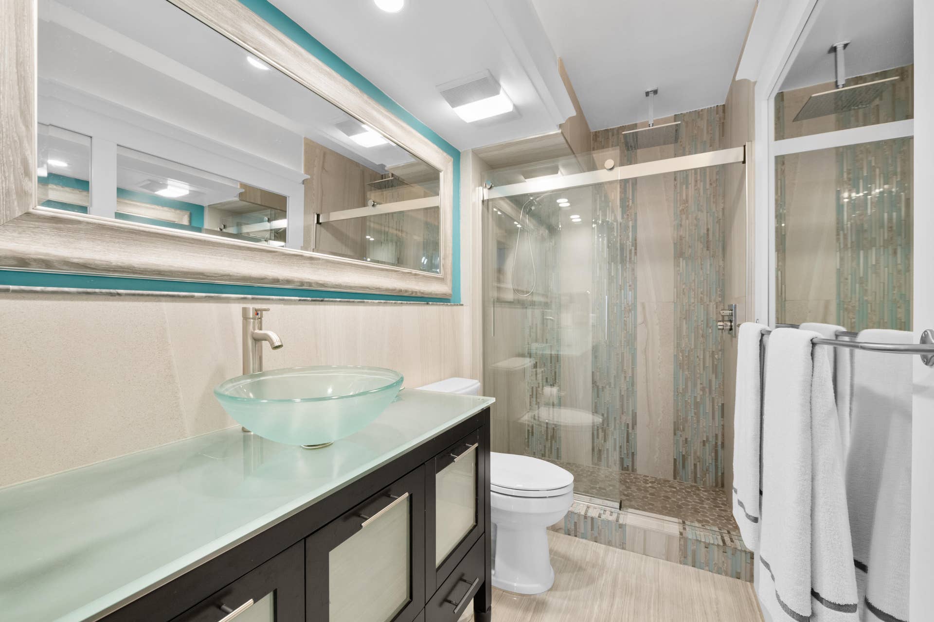 3750 GALT OCEAN Drive, #101, Fort Lauderdale, Fort Lauderdale, FL 33308 Guest bathroom