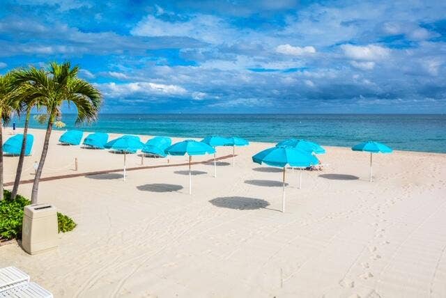 3750 GALT OCEAN Drive, #101, Fort Lauderdale, Fort Lauderdale, FL 33308 Beach chairs and umbrellas for residents use