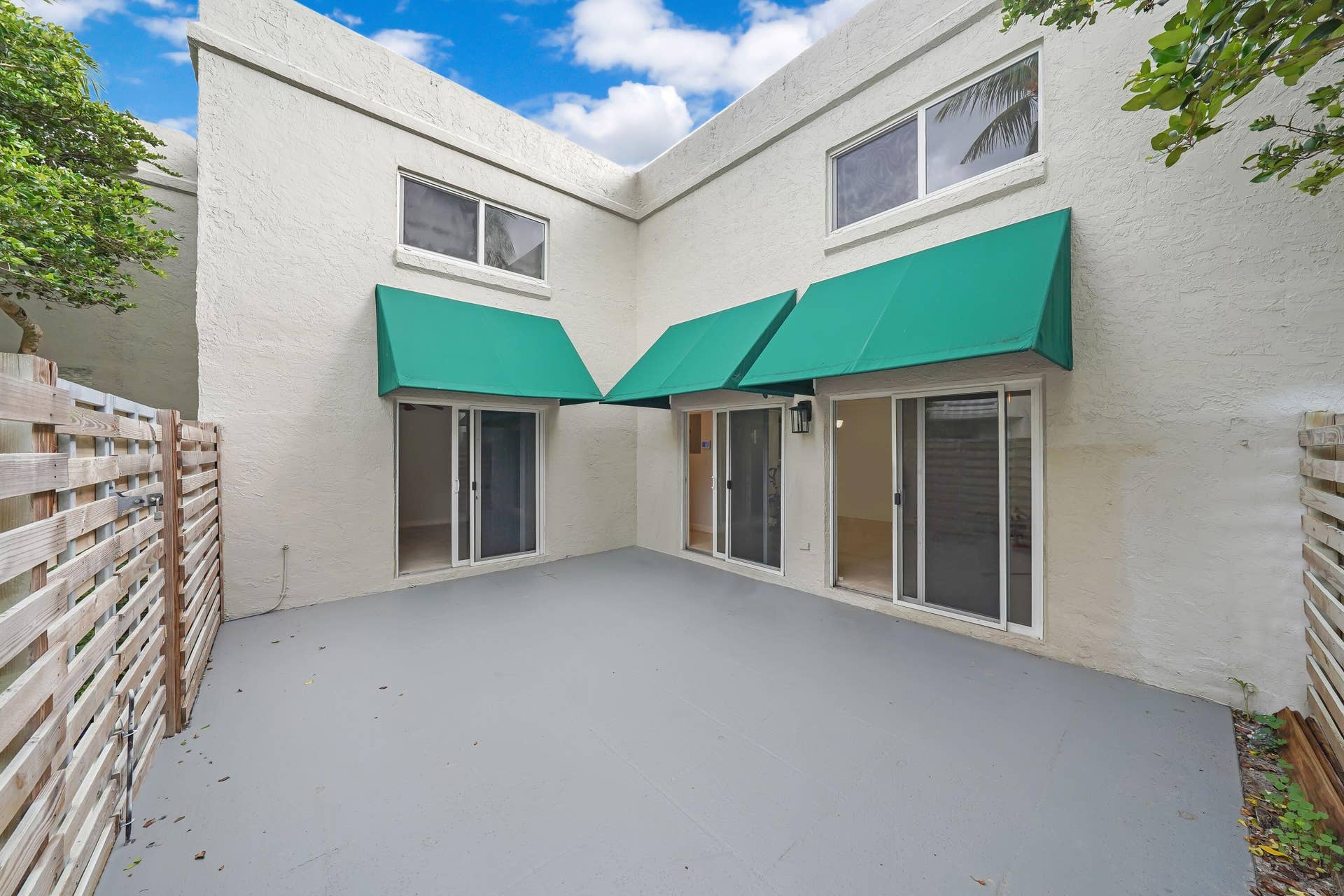 557 NW 97TH Avenue, Plantation, FL 33324 Courtyard