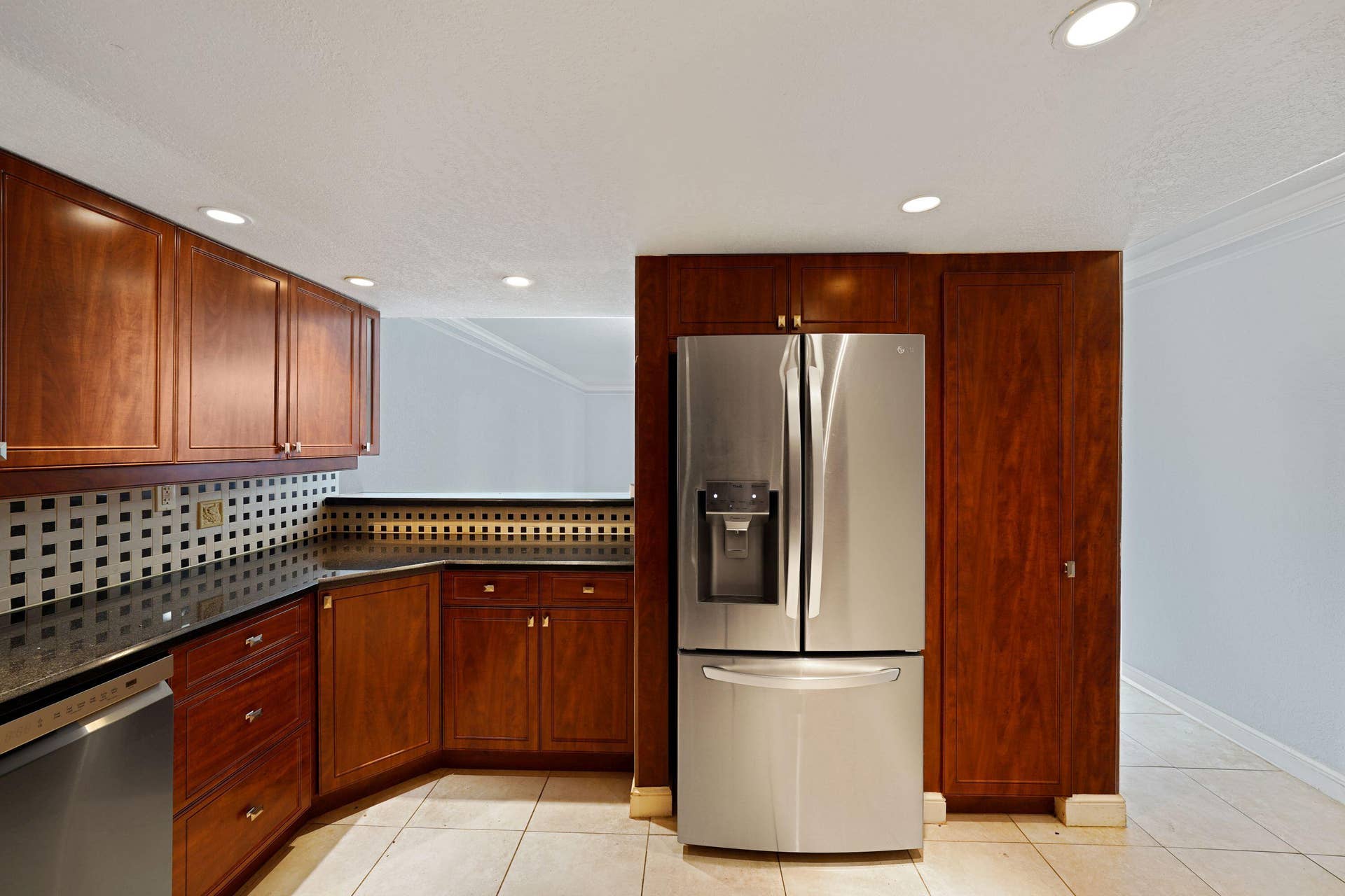557 NW 97TH Avenue, Plantation, FL 33324 Kitchen