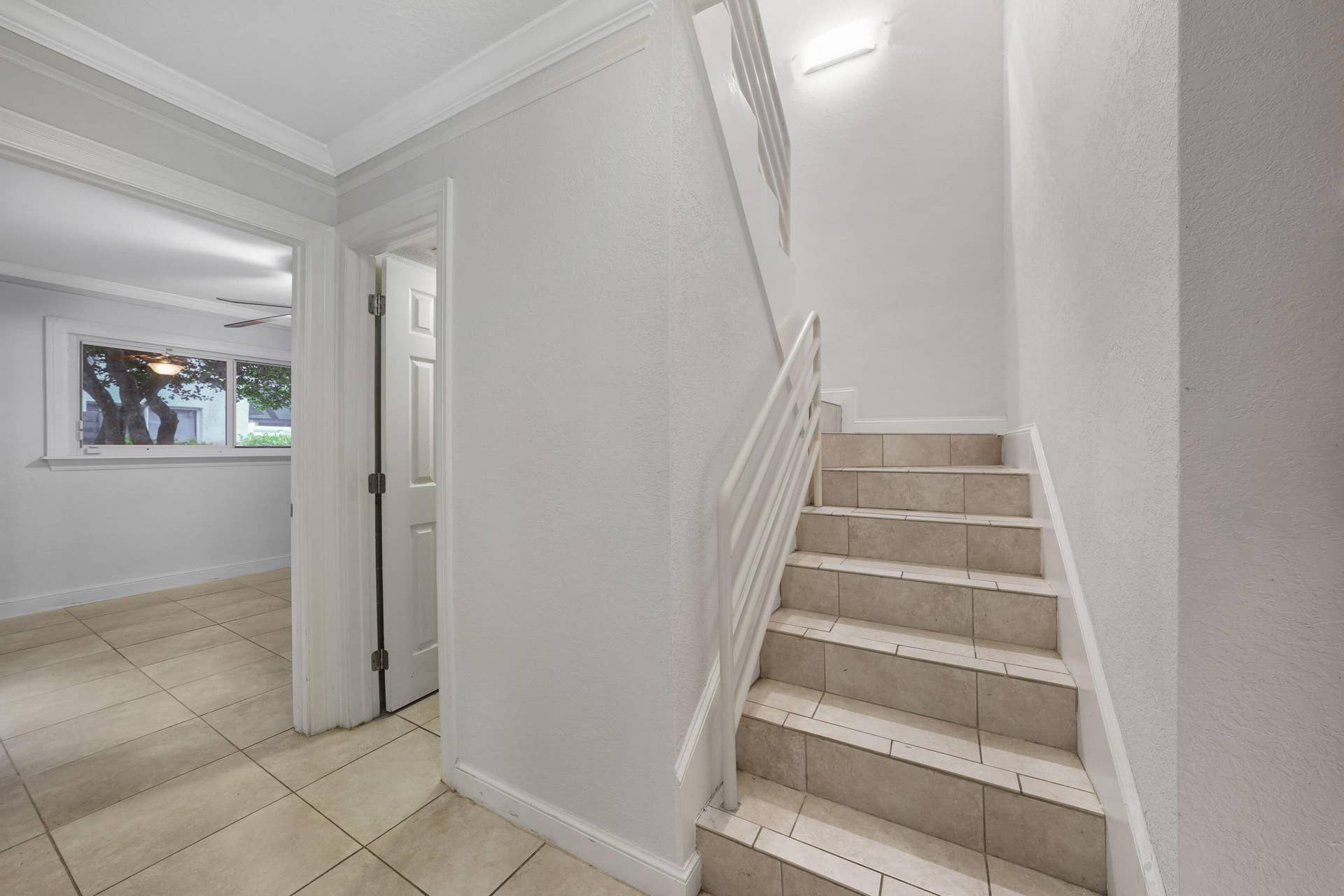 557 NW 97TH Avenue, Plantation, FL 33324 Stairs