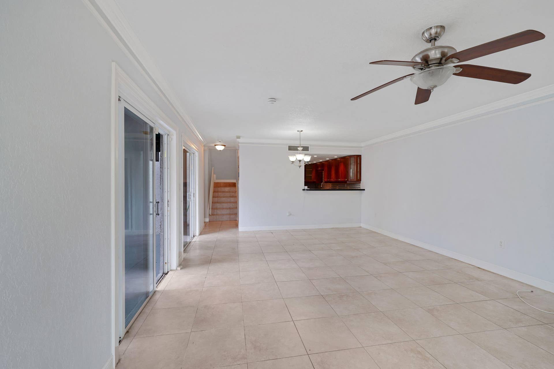 557 NW 97TH Avenue, Plantation, FL 33324 Living/Dinning Area