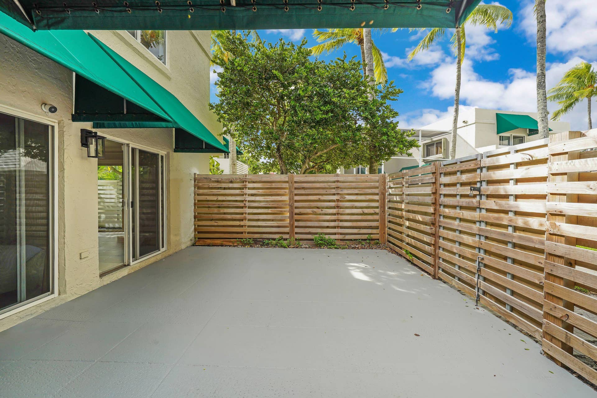 557 NW 97TH Avenue, Plantation, FL 33324 Courtyard