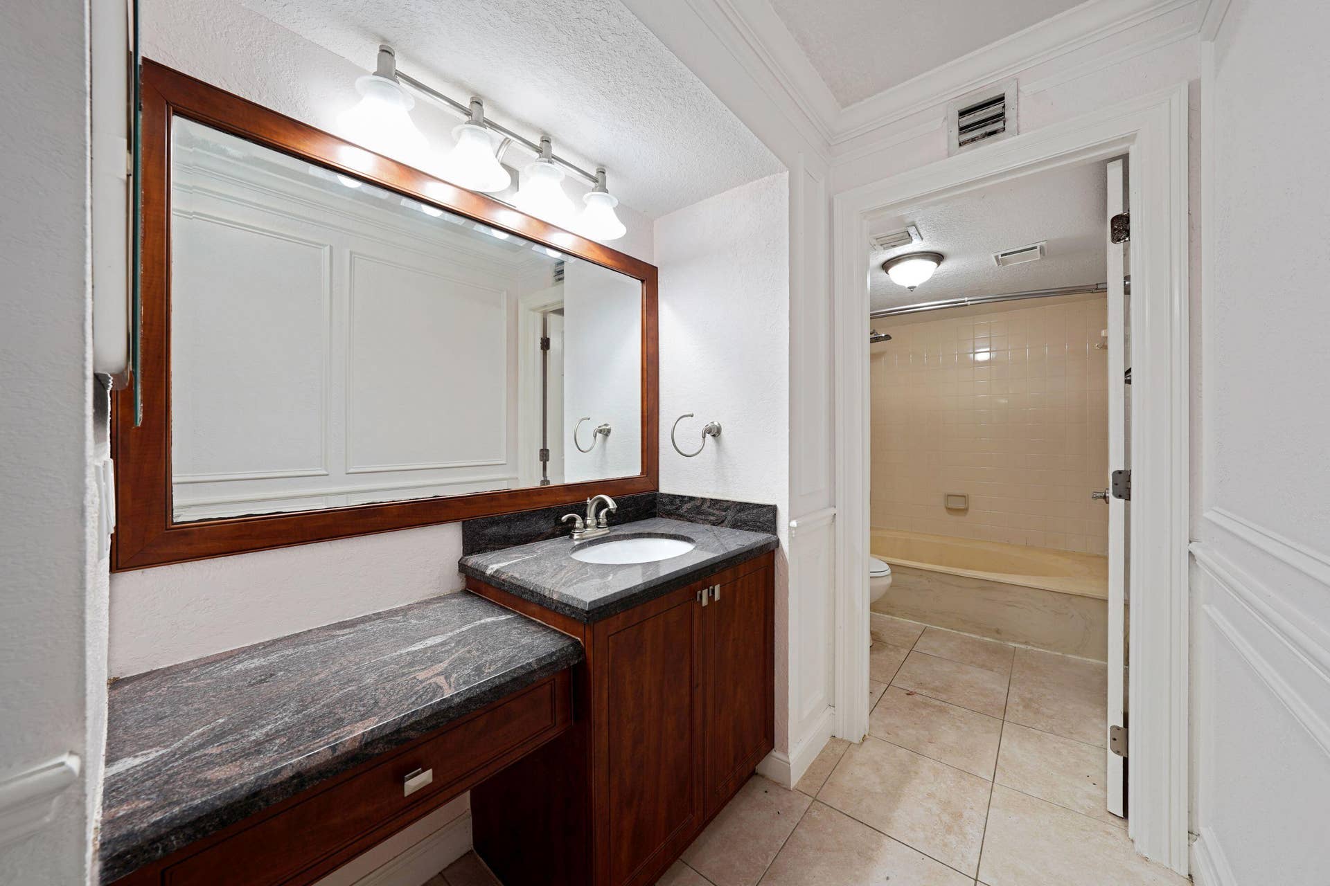 557 NW 97TH Avenue, Plantation, FL 33324 Primary Bathroom