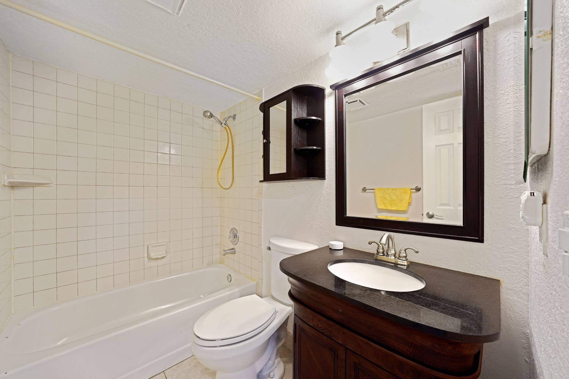 557 NW 97TH Avenue, Plantation, FL 33324 1 Full Bath