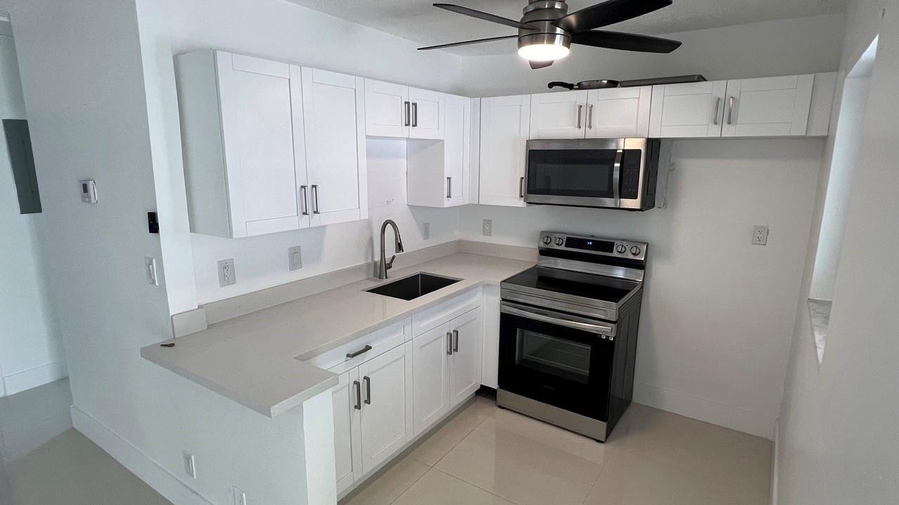 220 SE 22nd Avenue, #Unit 2, Pompano Beach, FL 33062 Photo 3