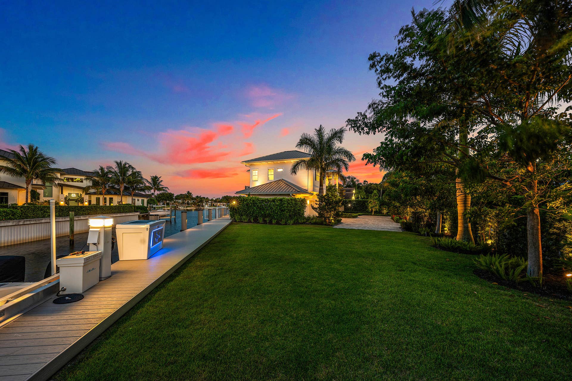 12898 S Shore Drive, Palm Beach Gardens, FL 33410 Yard