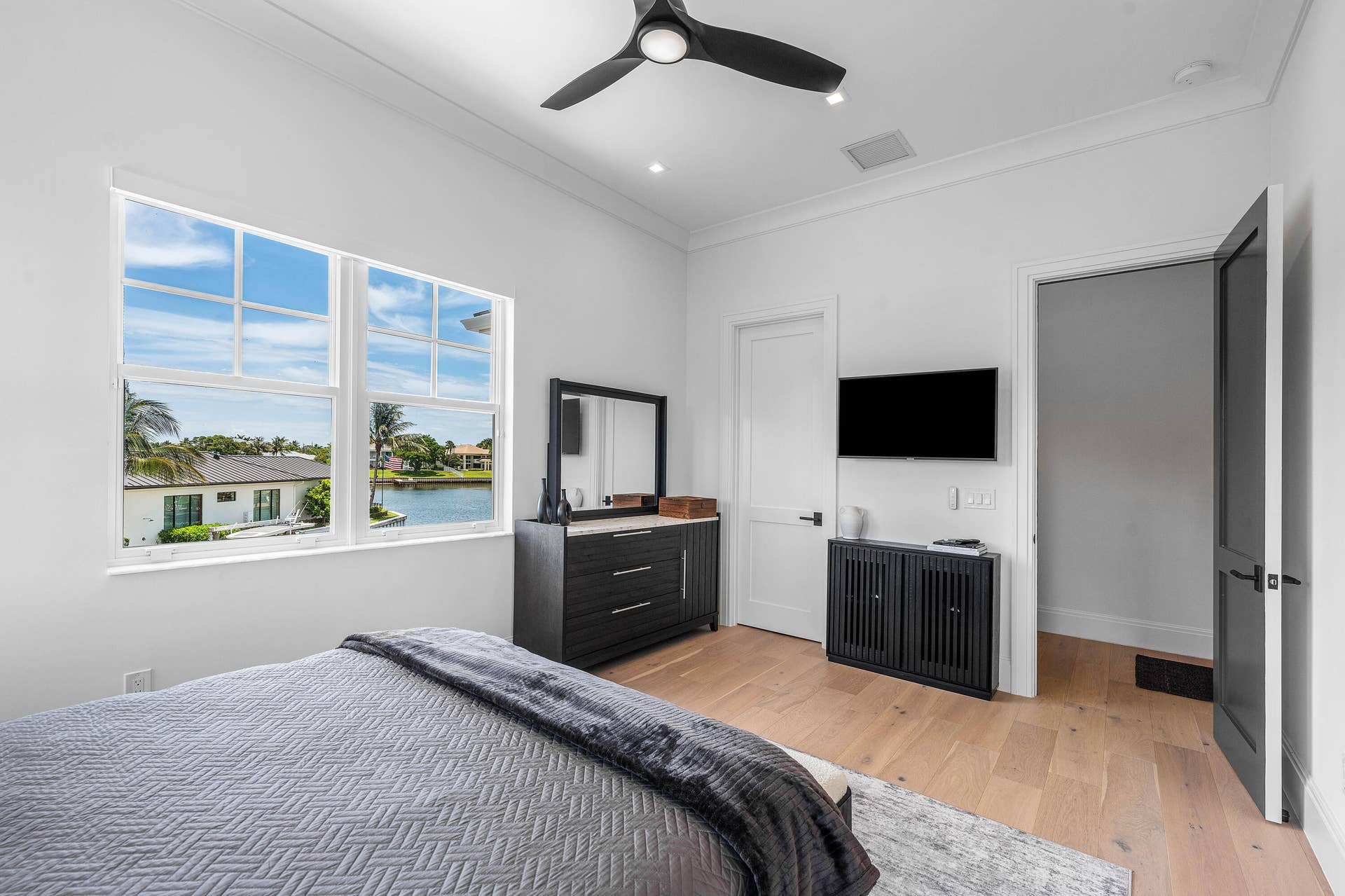 12898 S Shore Drive, Palm Beach Gardens, FL 33410 Large En Suite with Water View
