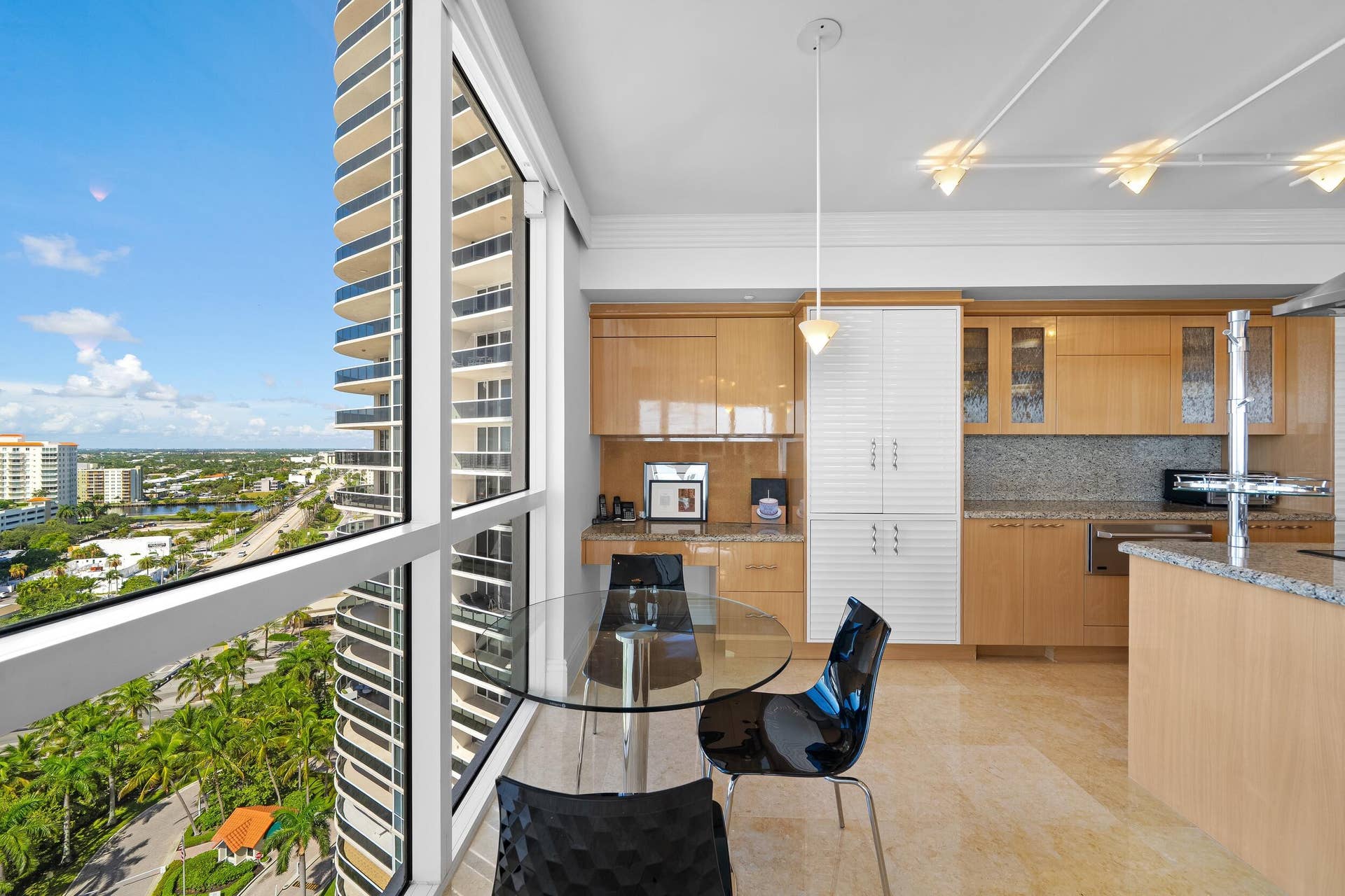 3100 N Ocean Boulevard, #1610, Fort Lauderdale, FL 33308 Eat in Kitchen