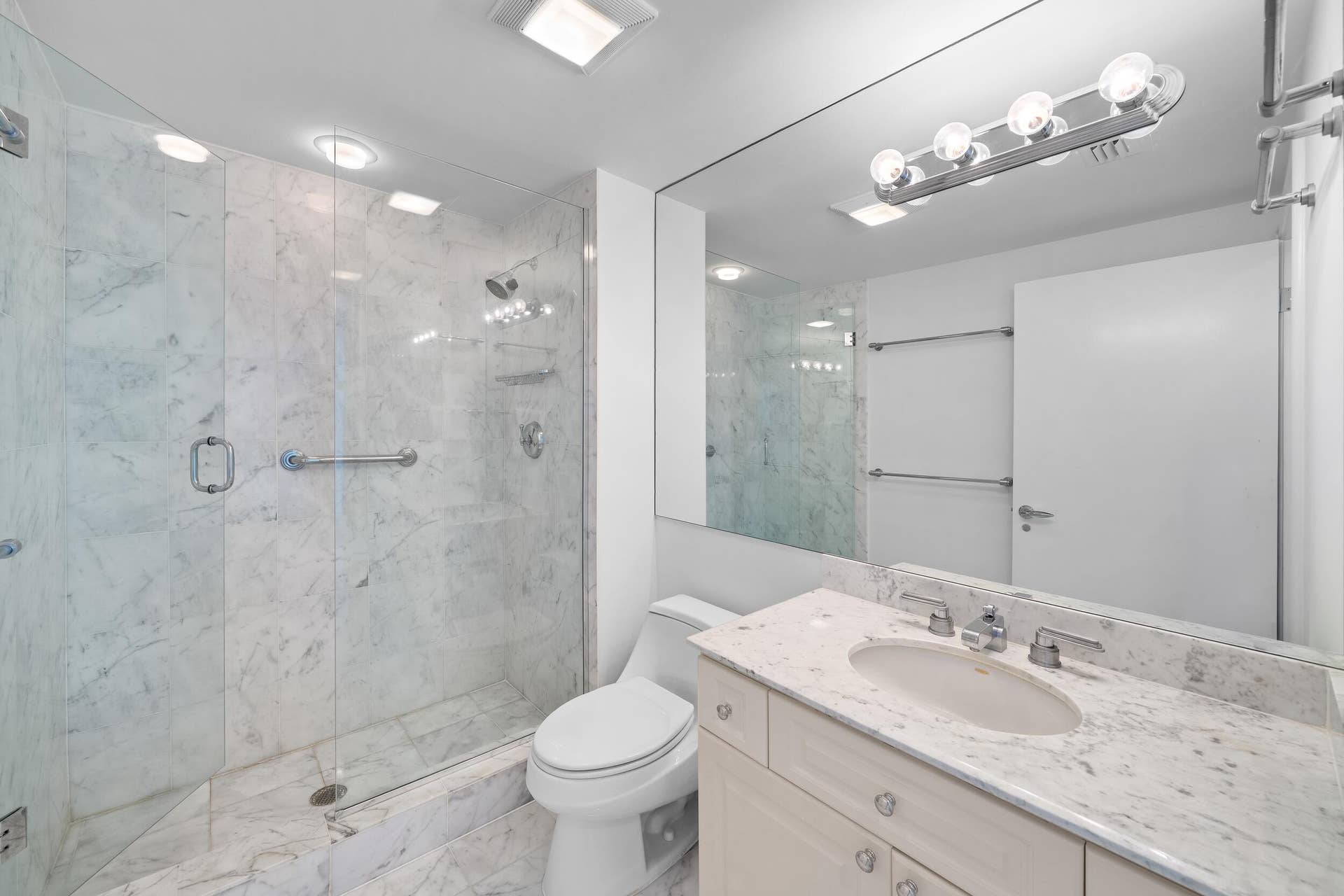 3100 N Ocean Boulevard, #1610, Fort Lauderdale, FL 33308 Guest Bath 2