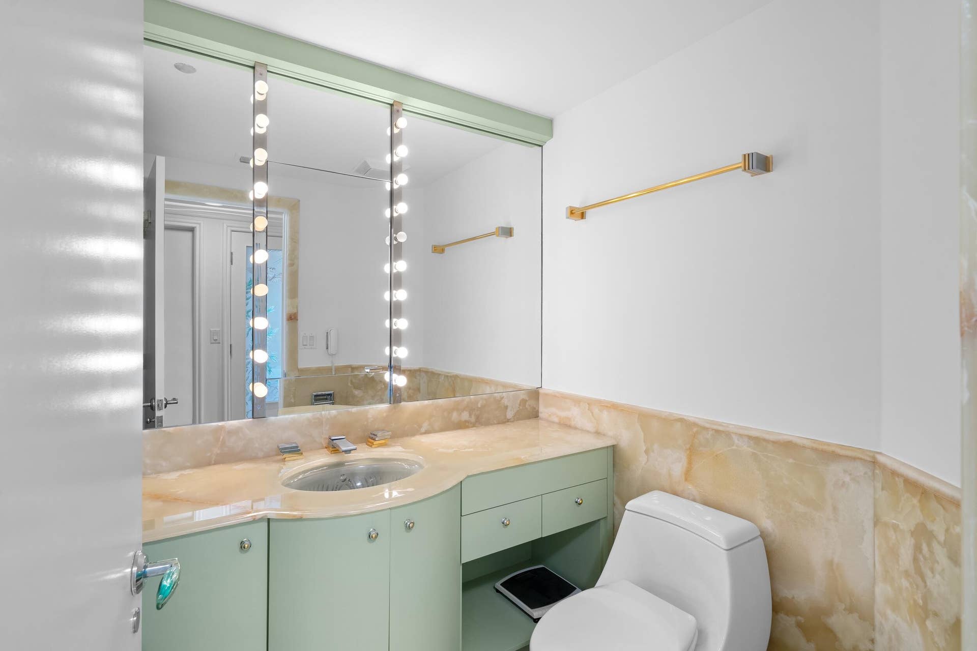 3100 N Ocean Boulevard, #1610, Fort Lauderdale, FL 33308 Separate Bathroom with shared shower