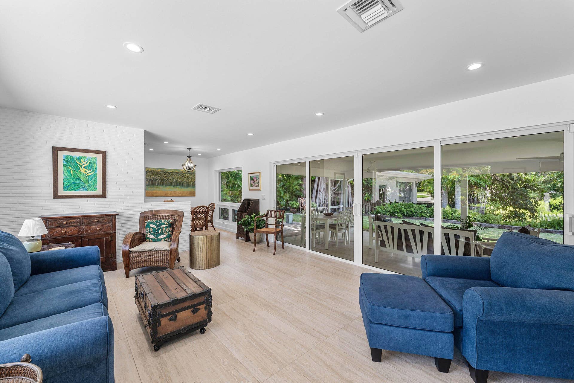 545 NW 7th Street, Boca Raton, FL 33432 Living Room