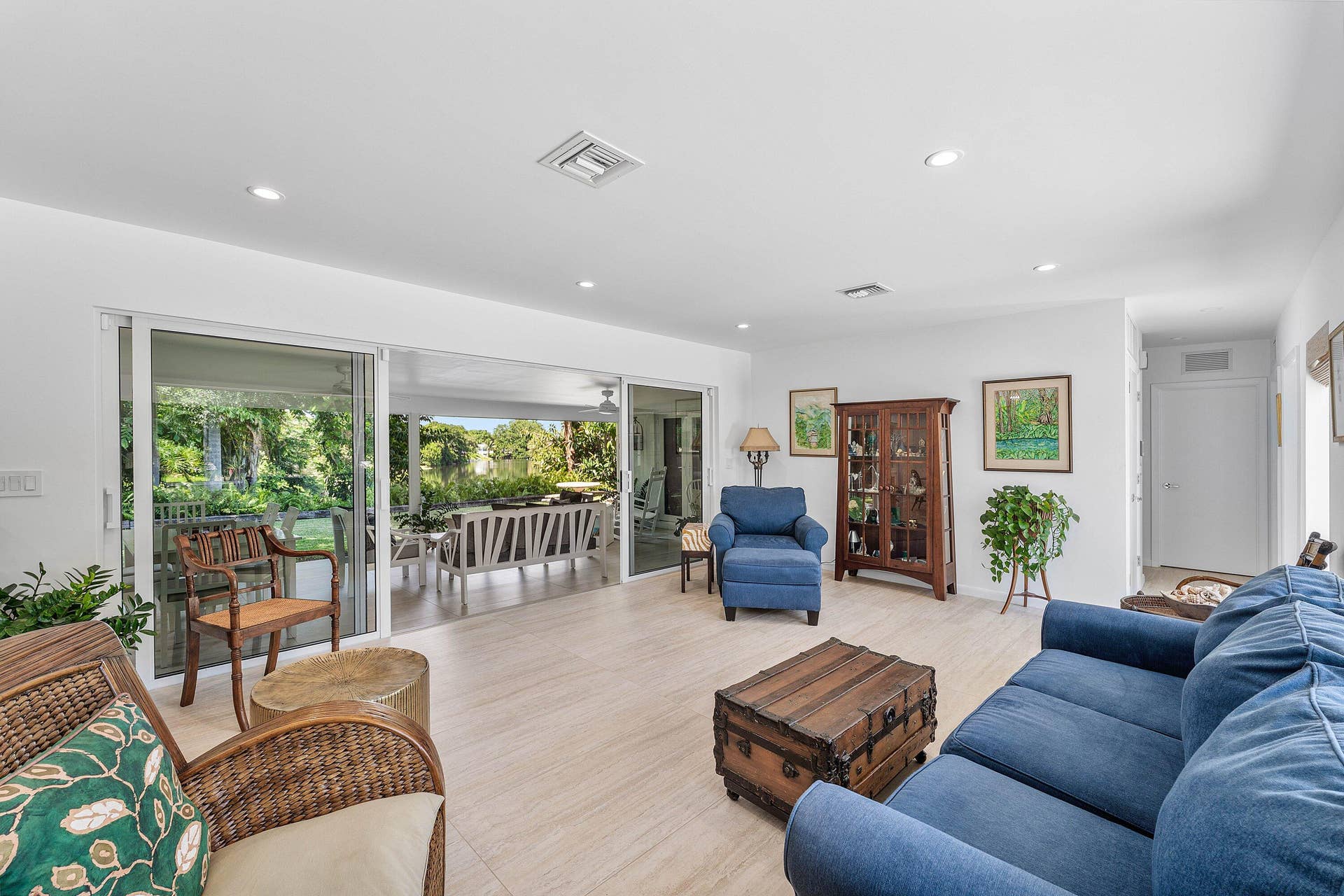 545 NW 7th Street, Boca Raton, FL 33432 Living Room