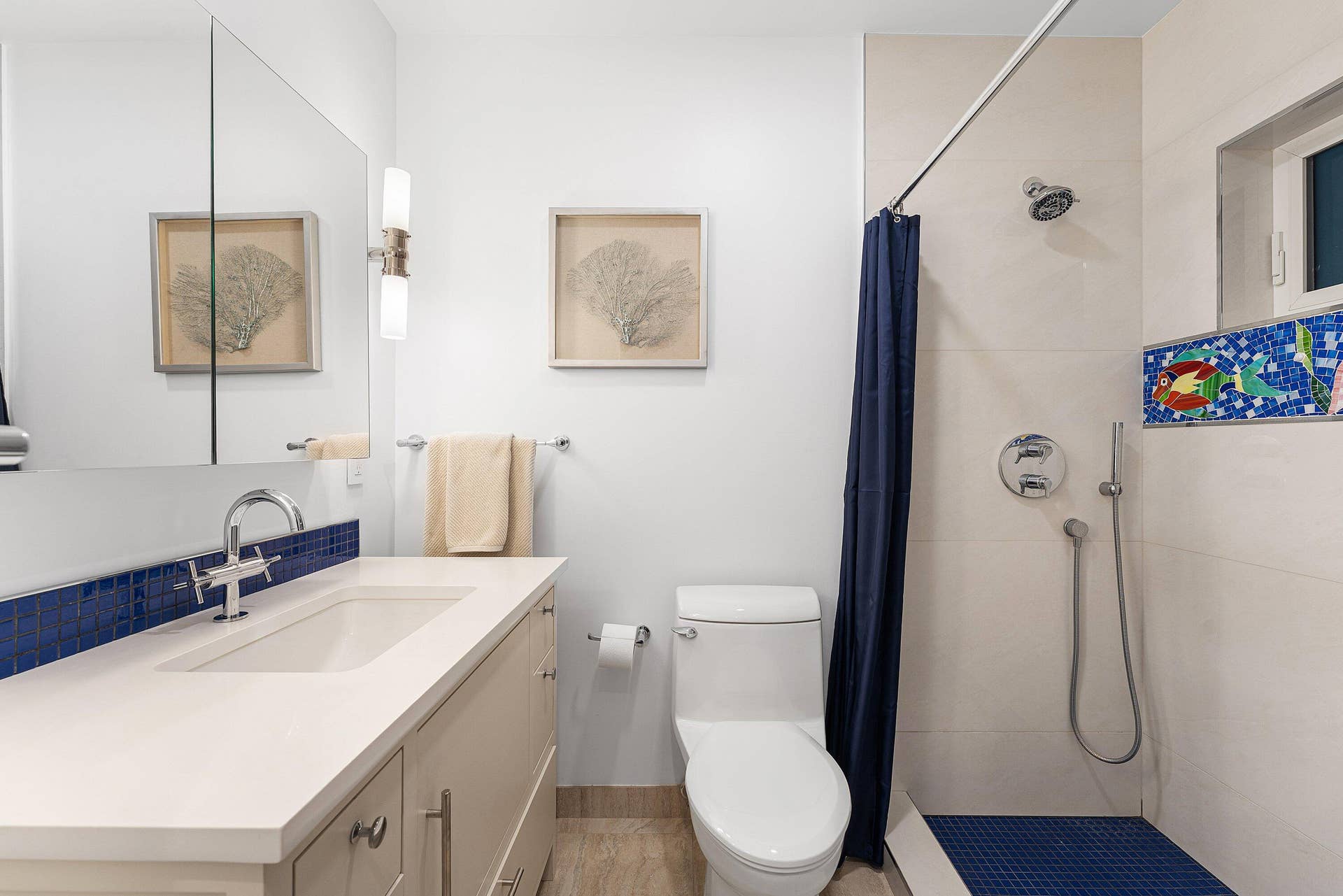 545 NW 7th Street, Boca Raton, FL 33432 Guest Bathroom