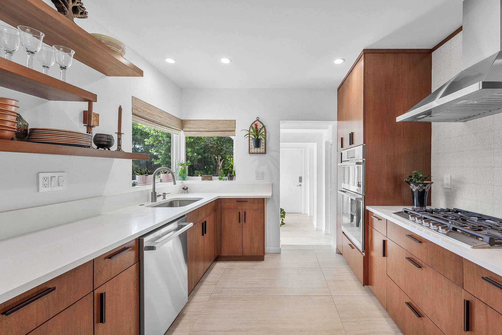 545 NW 7th Street, Boca Raton, FL 33432 Kitchen