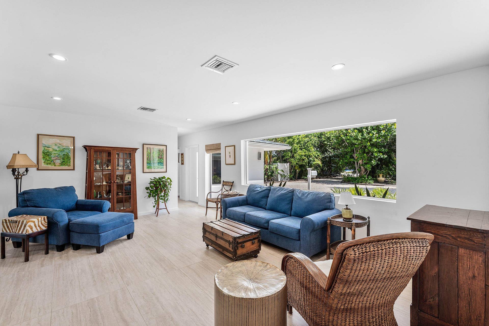 545 NW 7th Street, Boca Raton, FL 33432 Living Room