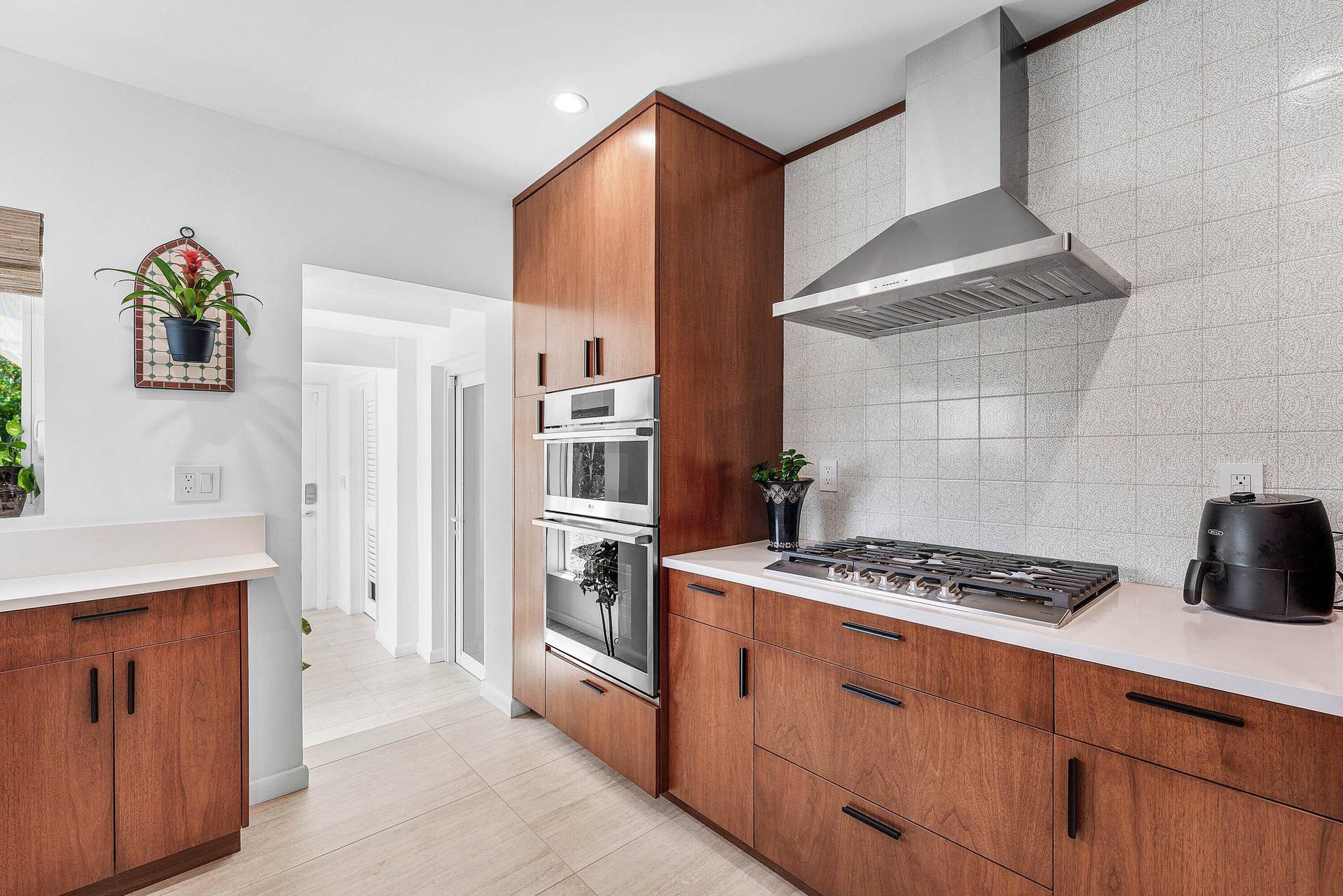 545 NW 7th Street, Boca Raton, FL 33432 Kitchen