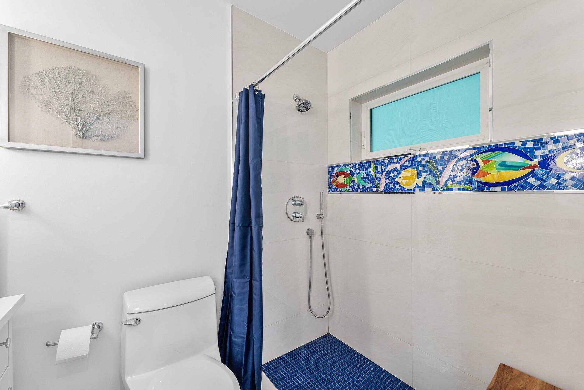 545 NW 7th Street, Boca Raton, FL 33432 Guest Bathroom