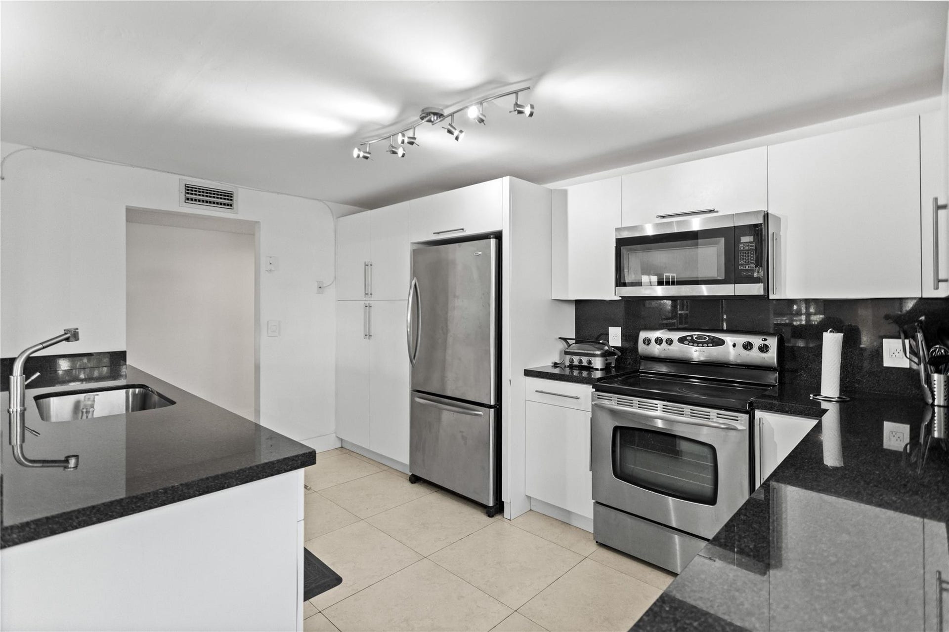 16051 Blatt Boulevard, #101, Weston, FL 33326 Photo 4