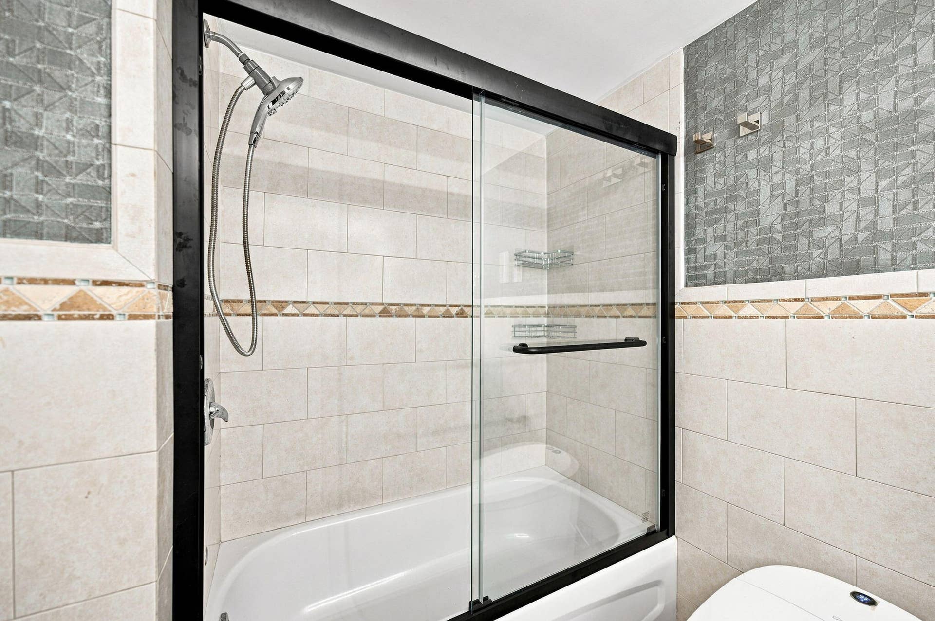 20-web-or-mls-18021-biscayne-blvd-901