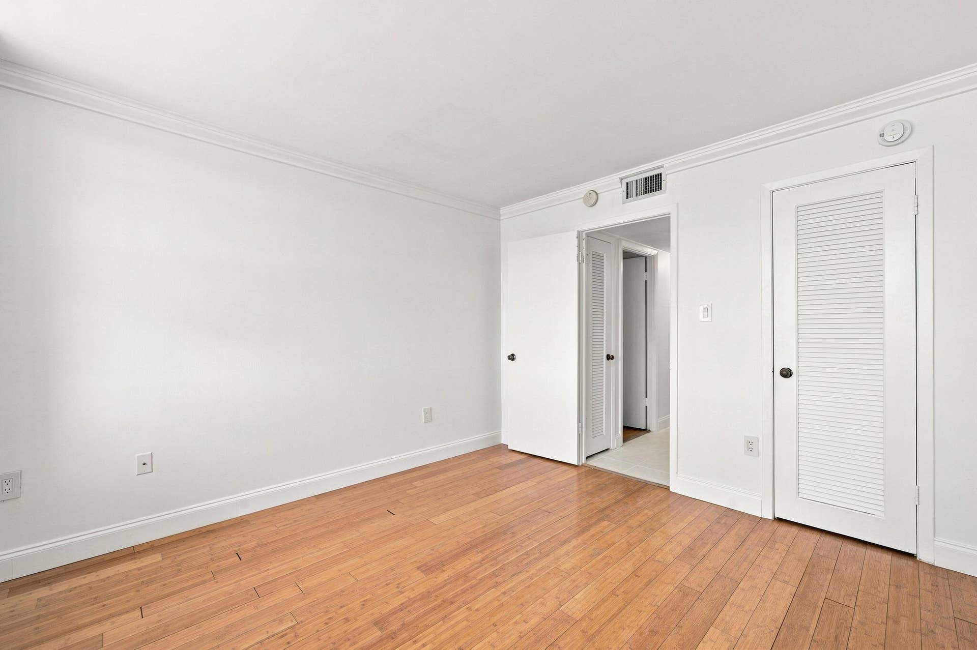 22-web-or-mls-18021-biscayne-blvd-901