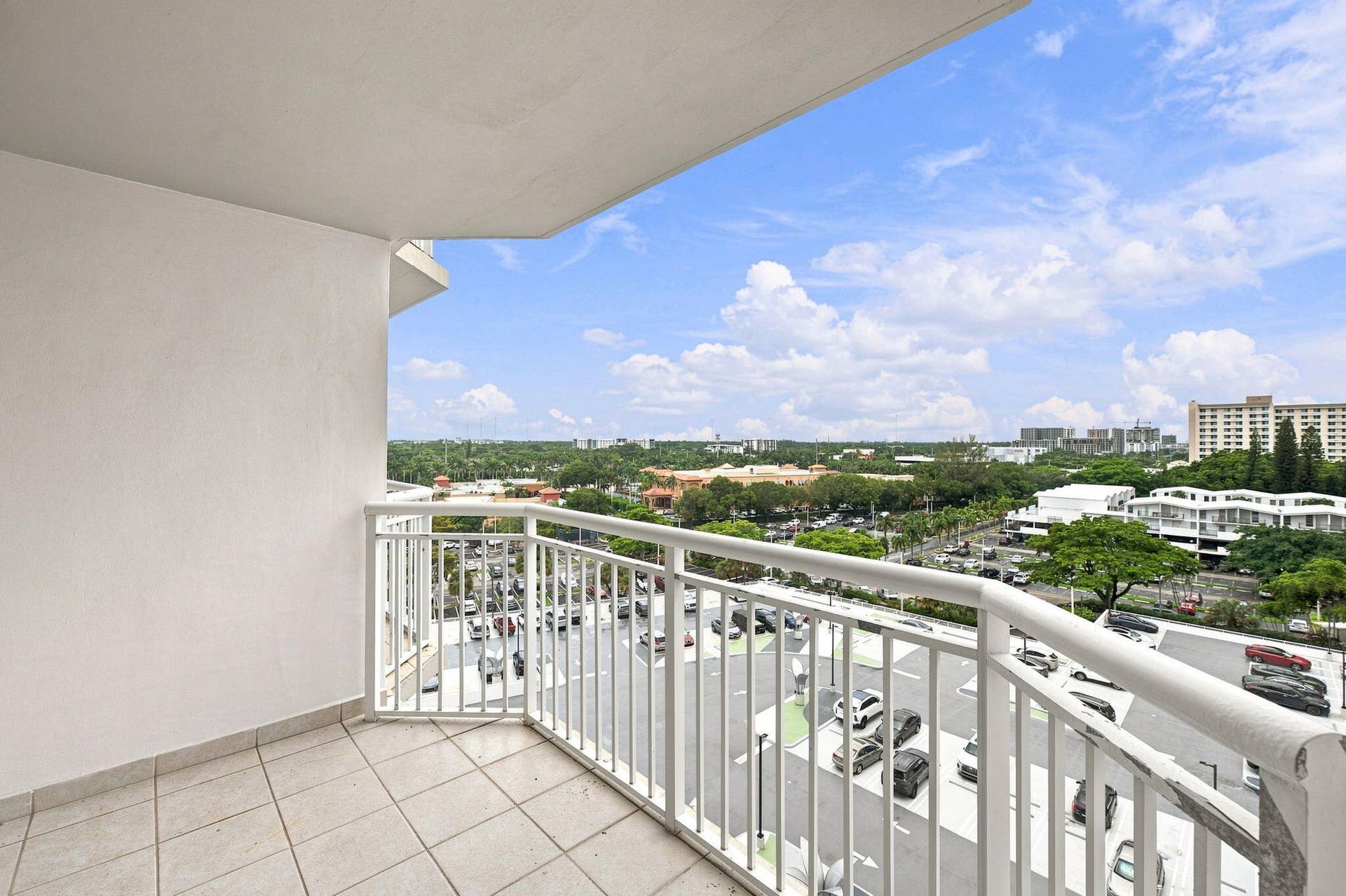 16-web-or-mls-18021-biscayne-blvd-901
