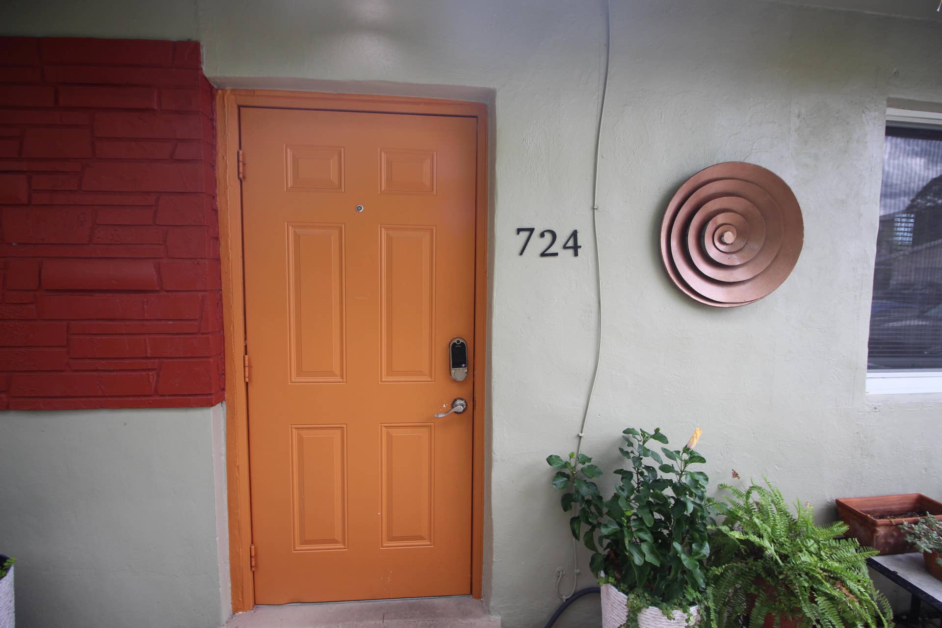 724 NE 23RD Drive, Wilton Manors, FL 33305 Front door