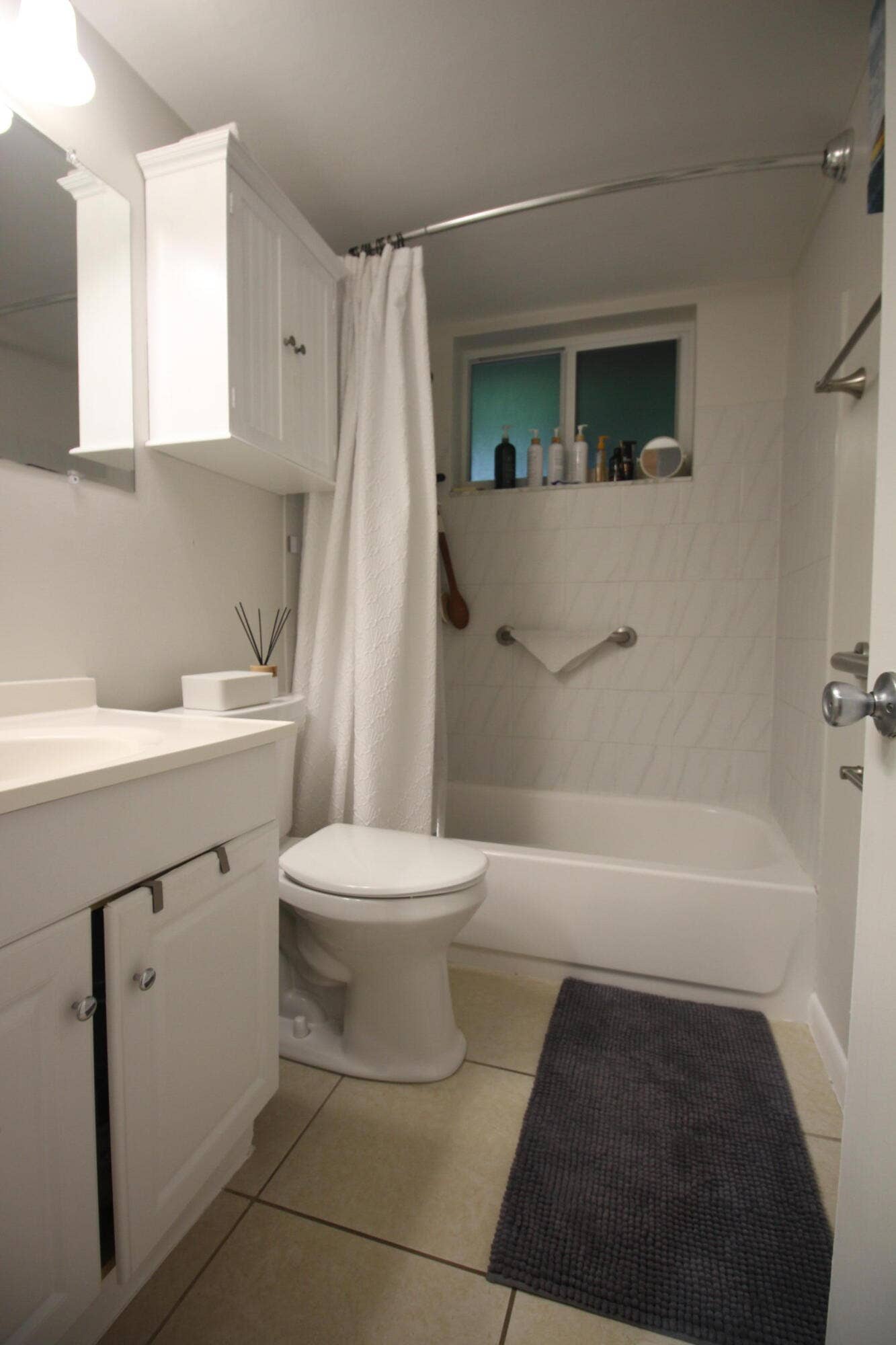 724 NE 23RD Drive, Wilton Manors, FL 33305 Bathroom