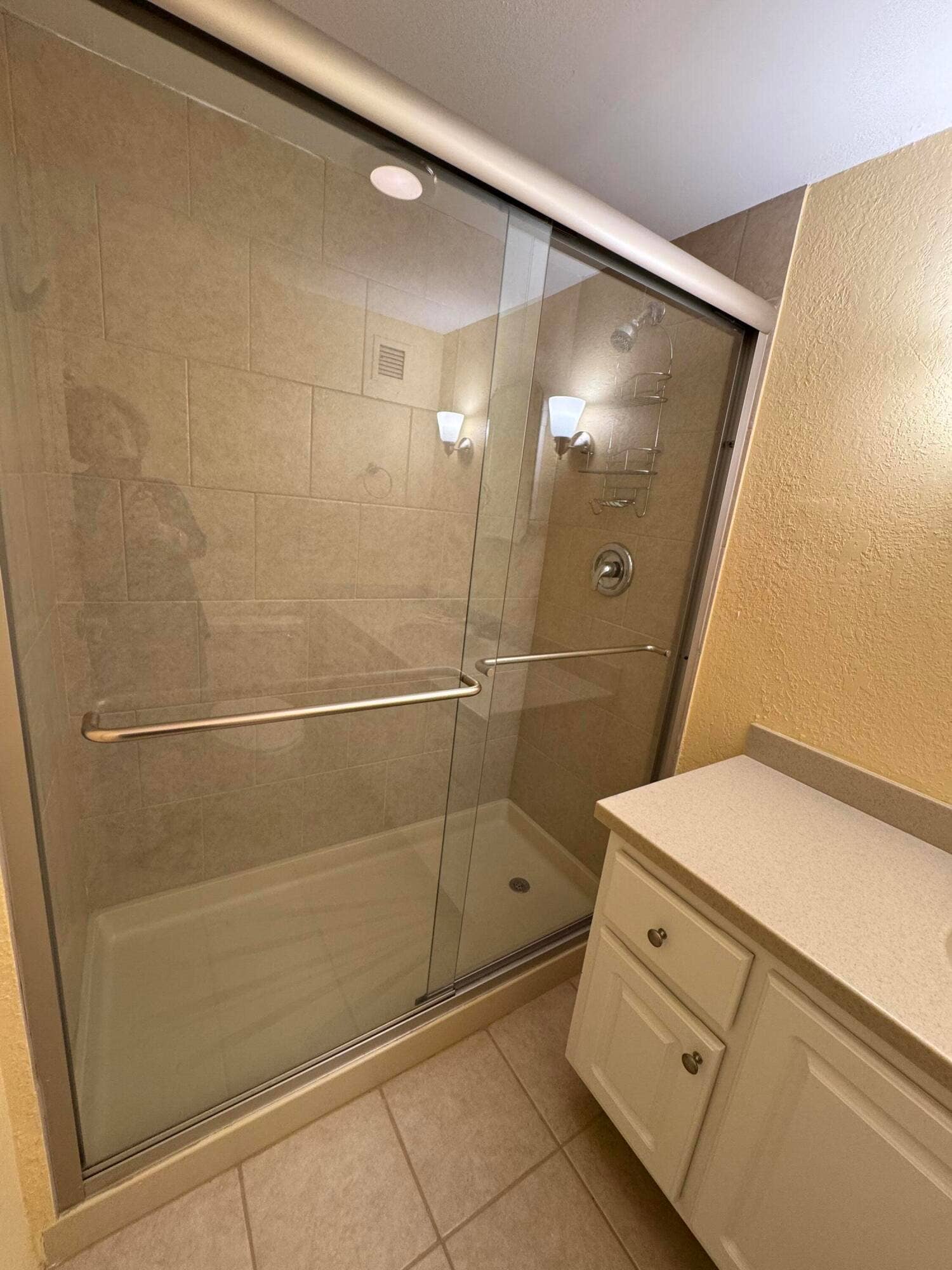 3015 N Ocean Boulevard, #17B, Fort Lauderdale, FL 33308 2nd bathroom