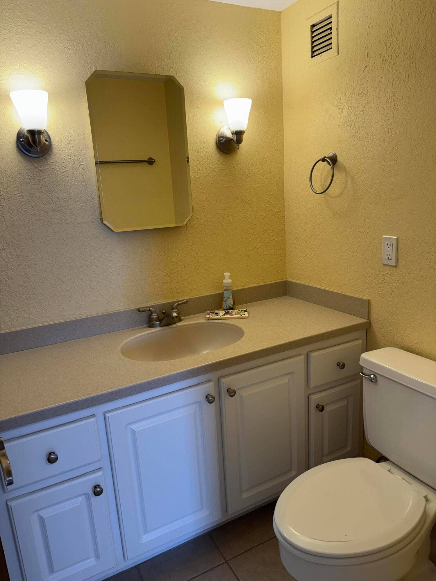 3015 N Ocean Boulevard, #17B, Fort Lauderdale, FL 33308 IMG_3401