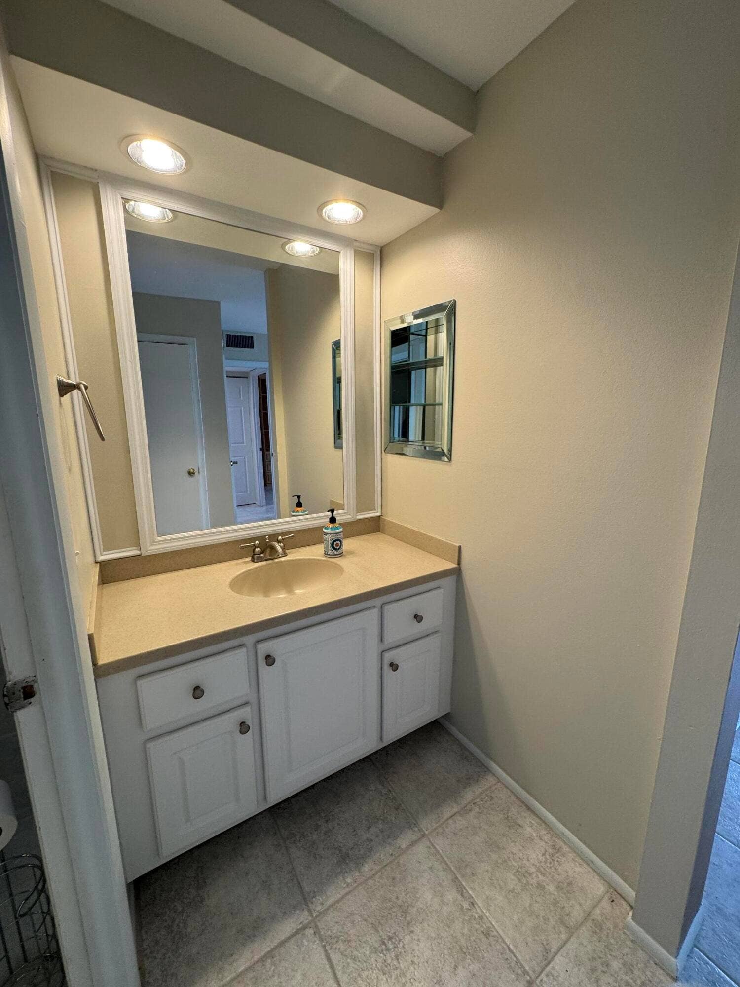 3015 N Ocean Boulevard, #17B, Fort Lauderdale, FL 33308 IMG_3404