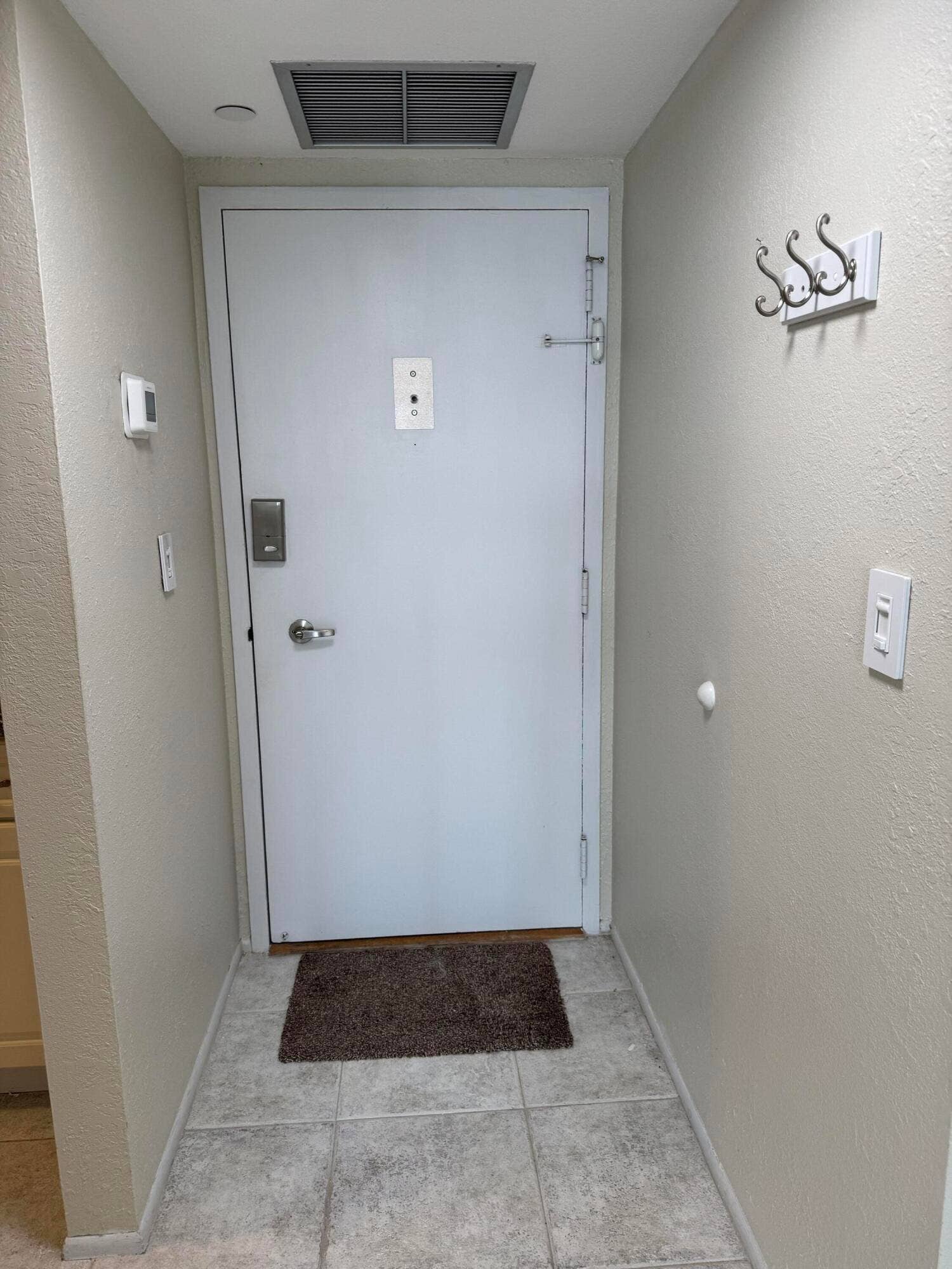 3015 N Ocean Boulevard, #17B, Fort Lauderdale, FL 33308 entrance/foyer