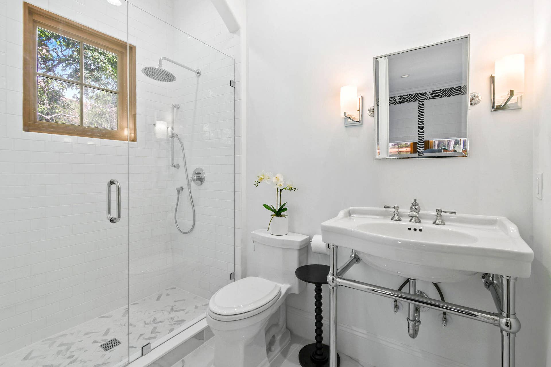 437 Chilean Avenue, Palm Beach, FL 33480 Guest Bathroom 1