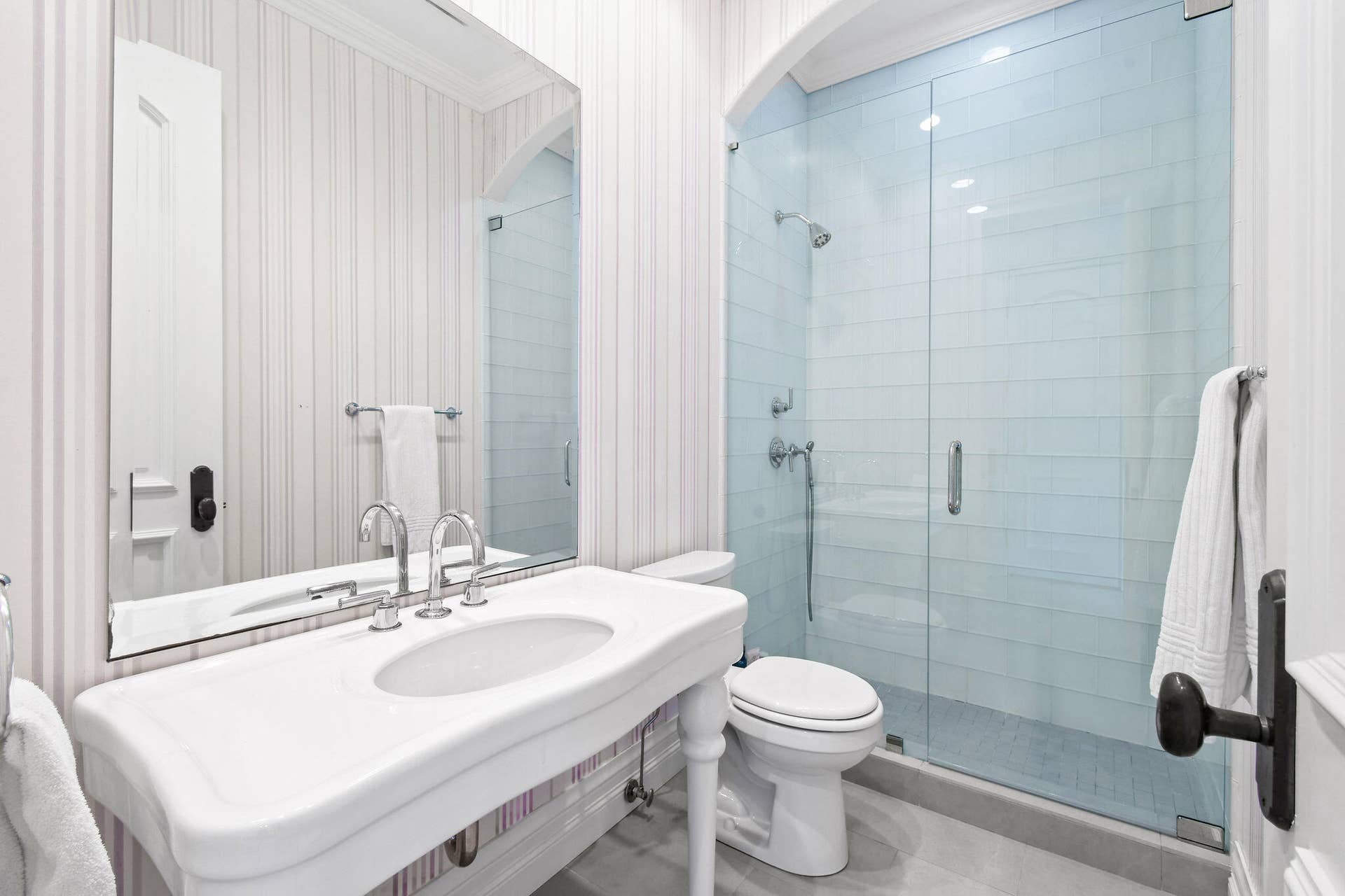 437 Chilean Avenue, Palm Beach, FL 33480 Guest Bathroom 2