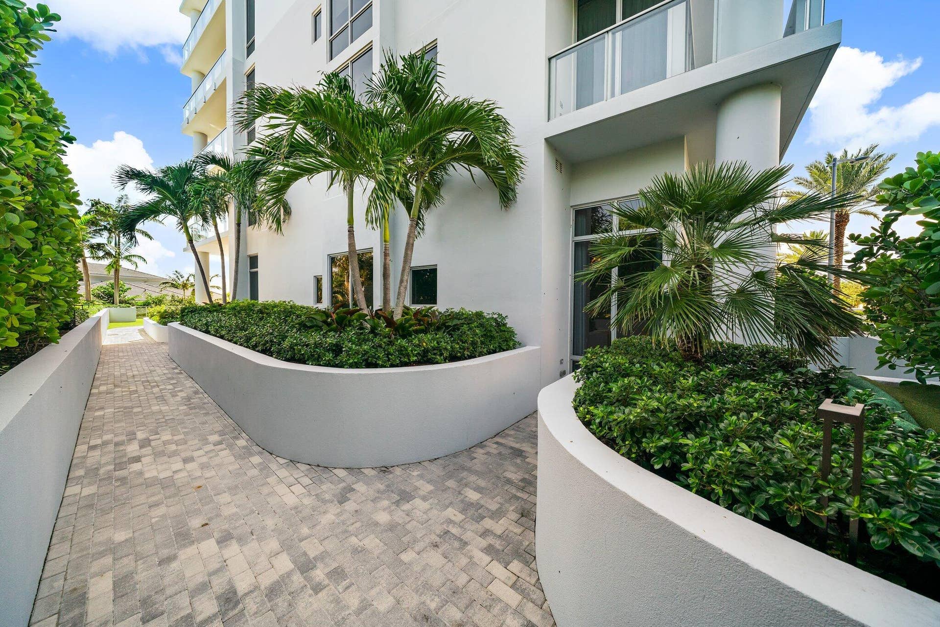 1 Water Club Way, #301, North Palm Beach, FL 33408 090-1WaterClubWay-301-NorthPalmBeach-SMA