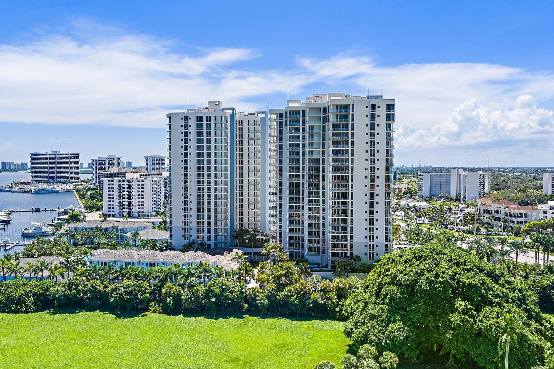 1 Water Club Way, #301, North Palm Beach, FL 33408 022-1WaterClubWay-301-NorthPalmBeach-SMA
