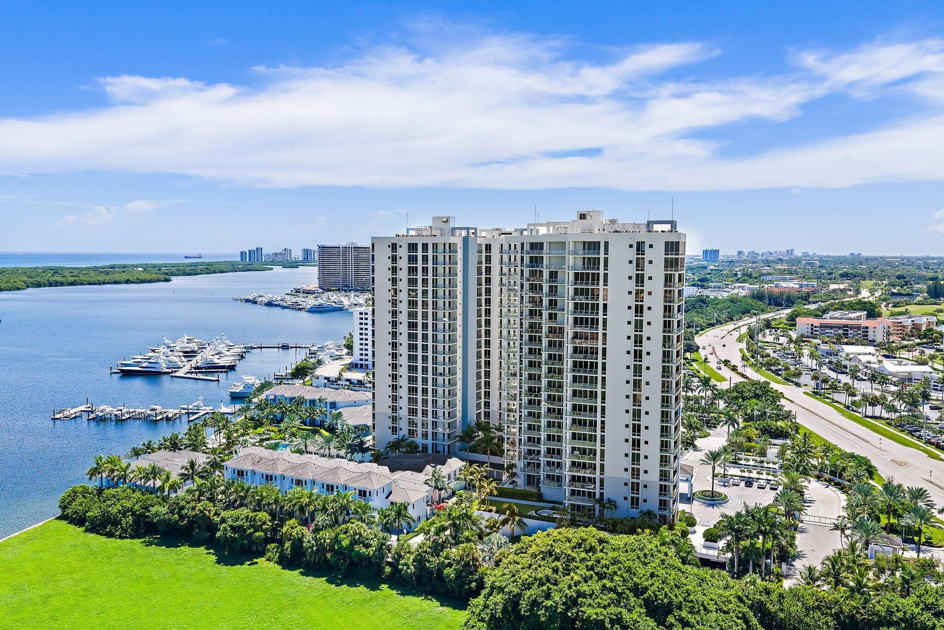 1 Water Club Way, #301, North Palm Beach, FL 33408 021-1WaterClubWay-301-NorthPalmBeach-SMA